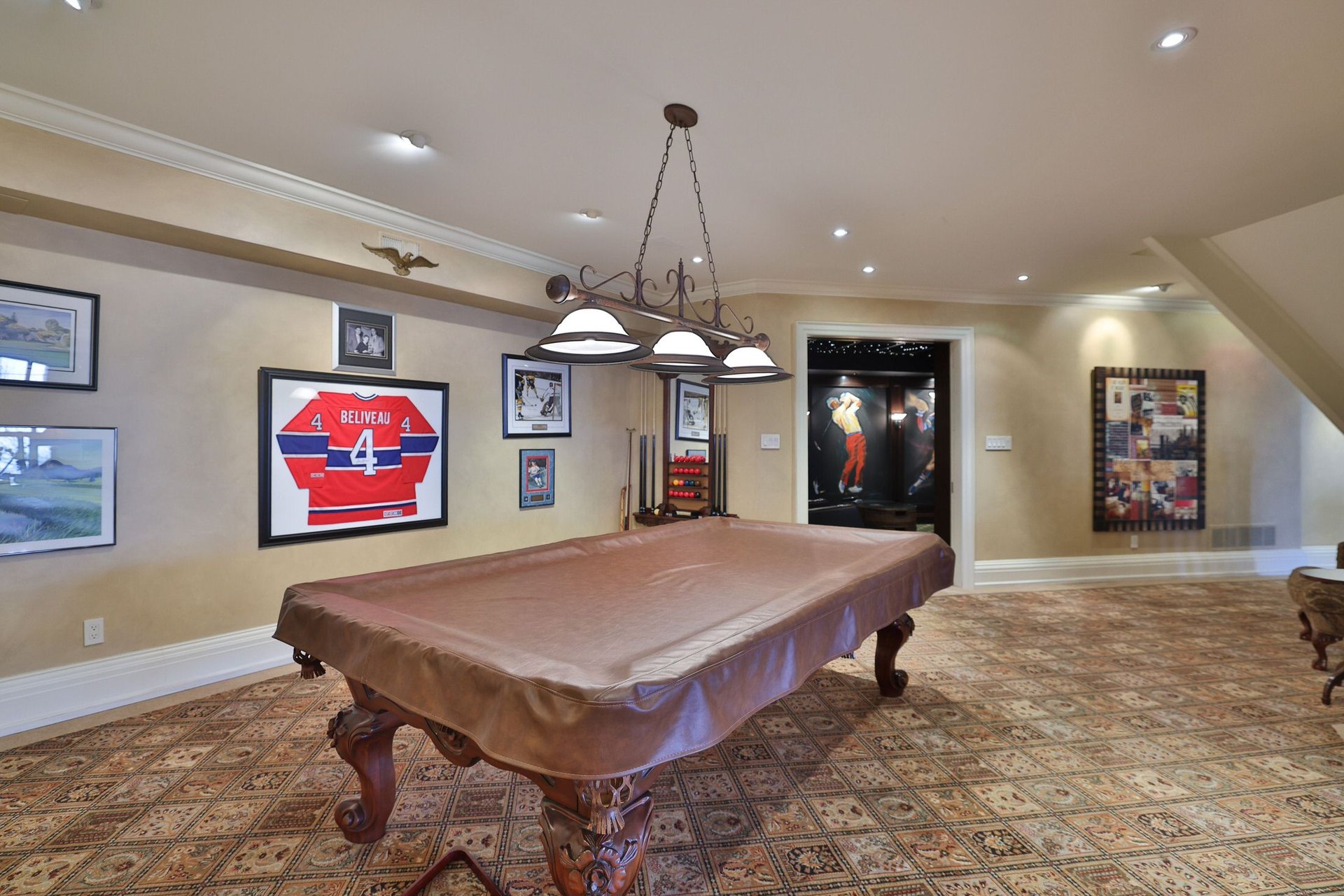 872 Whittier Cres
