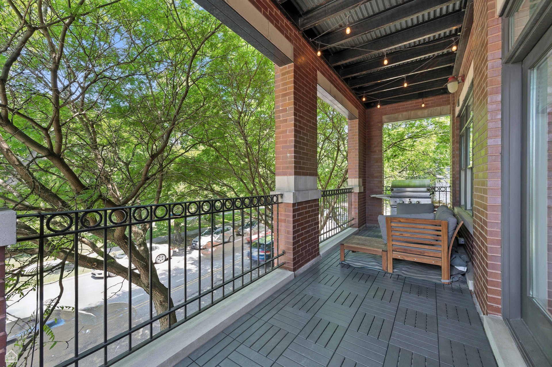 2343 W Montrose Avenue Unit: 101