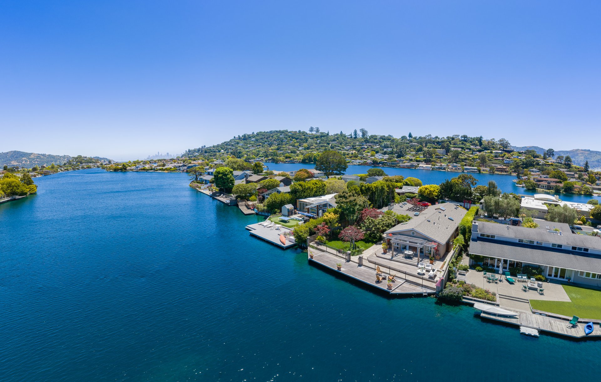 Beautiful Single Level on the Belvedere Lagoon