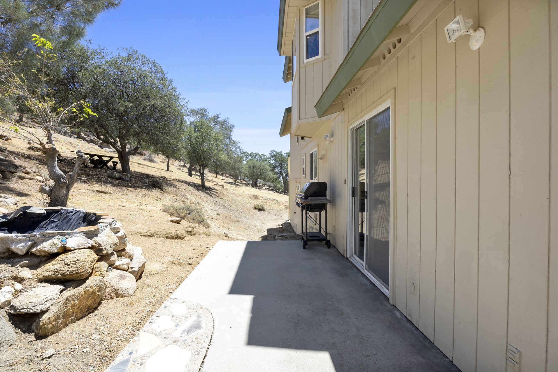 Panoramic Mountain Views in West Golden Hills — 21725 Mountain Drive, Tehachapi