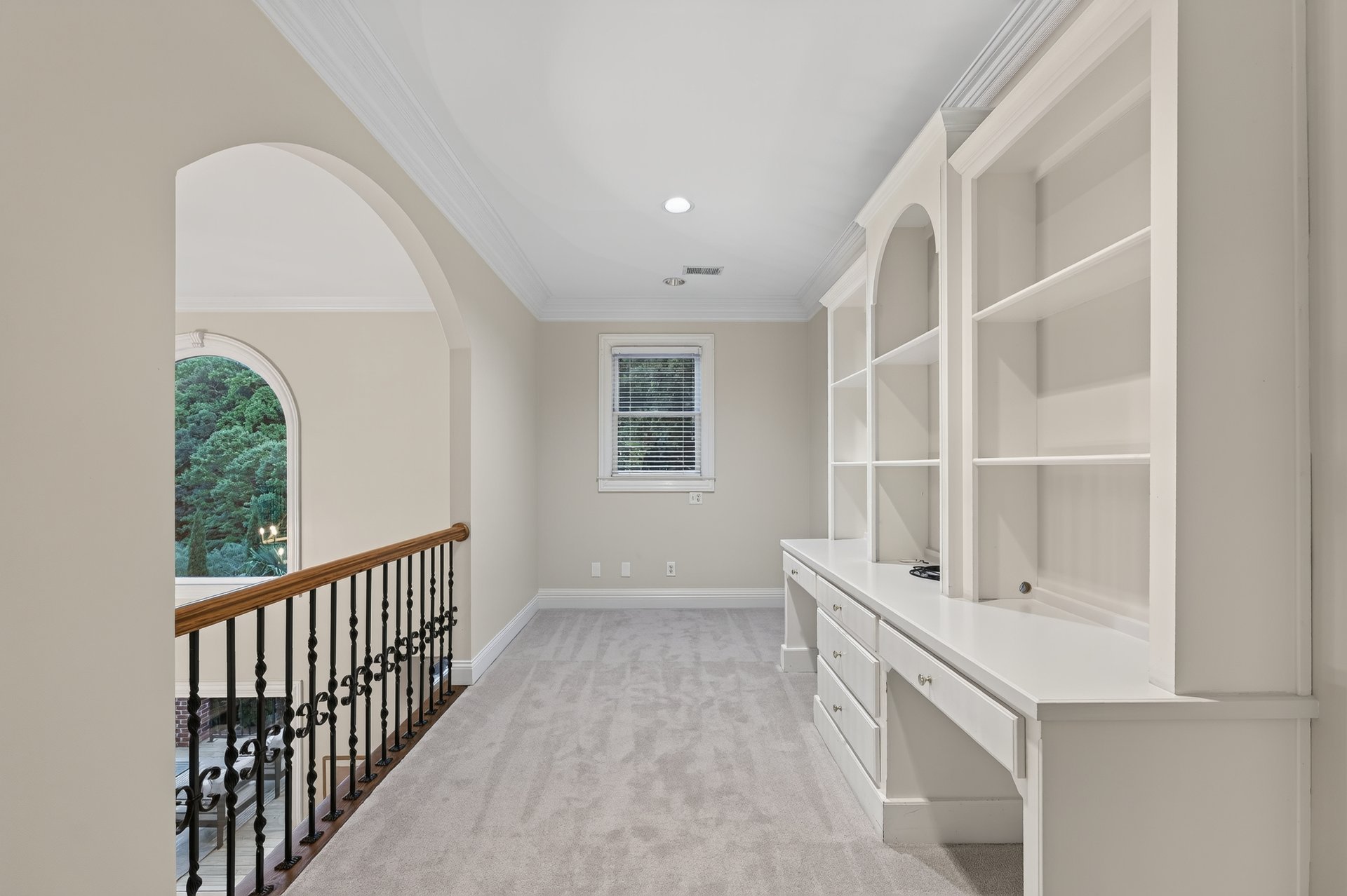 1055 Hedgerose Lane