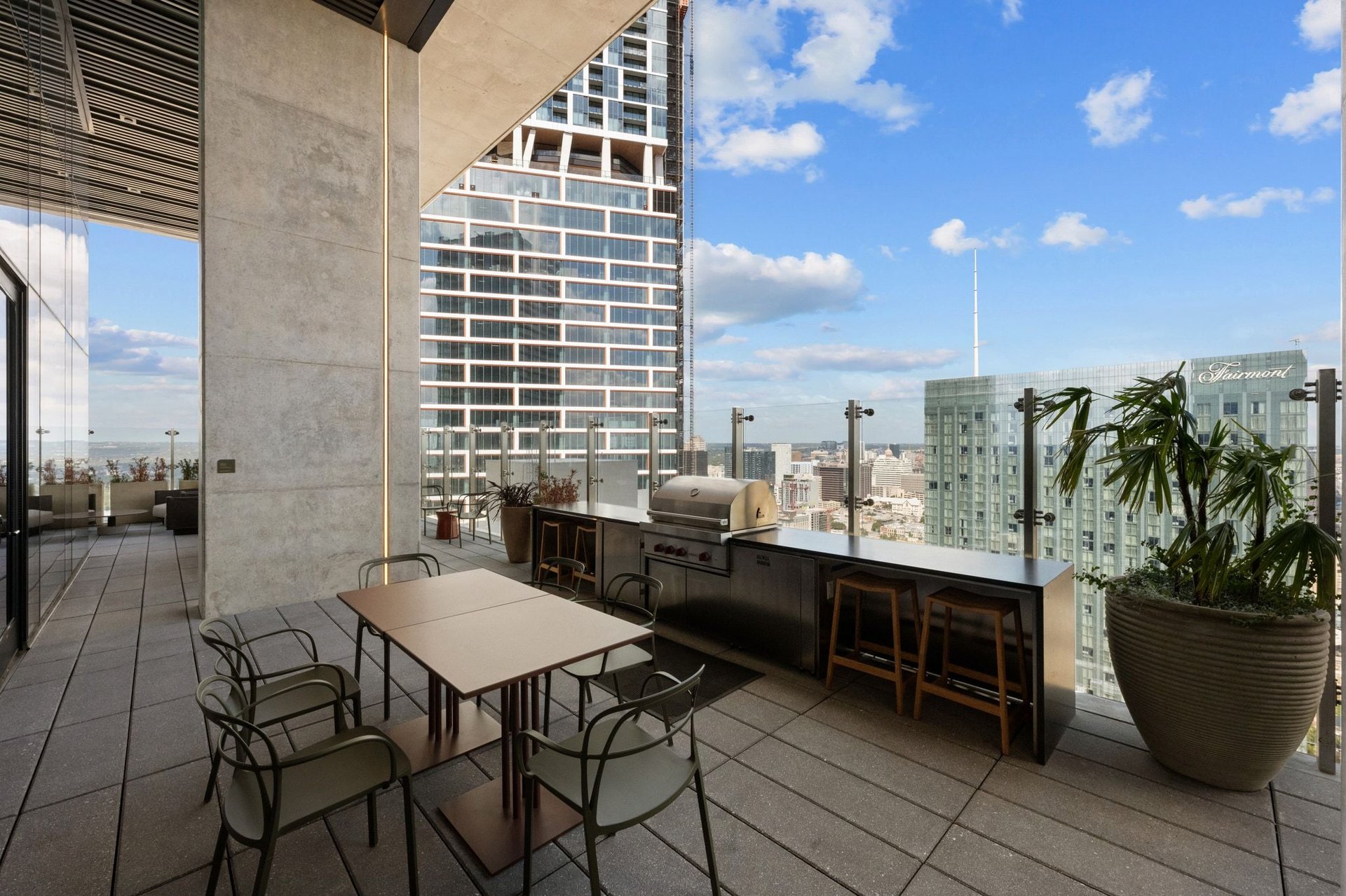610 Davis Street #3902