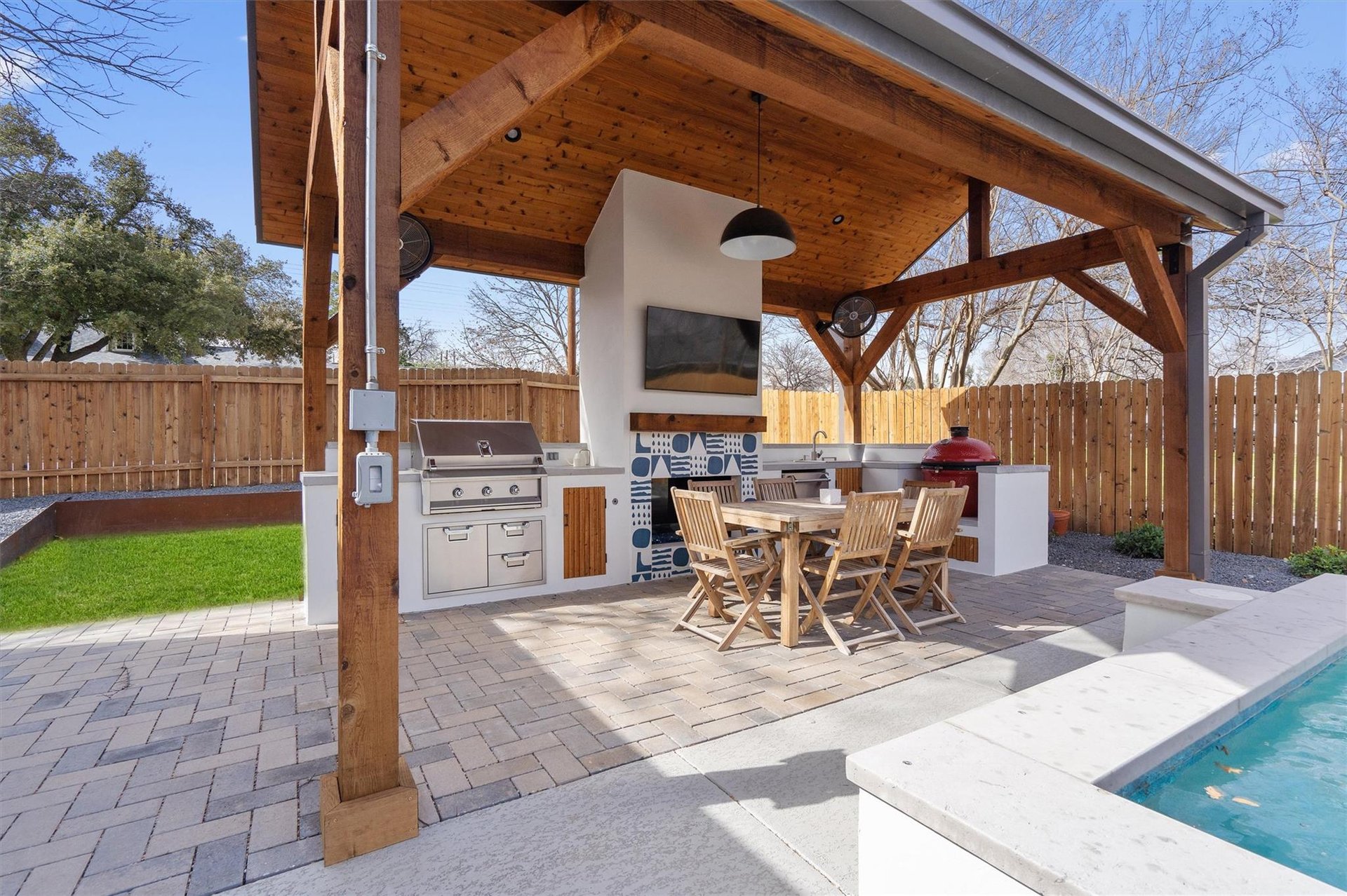 3106 Carlisle Dr