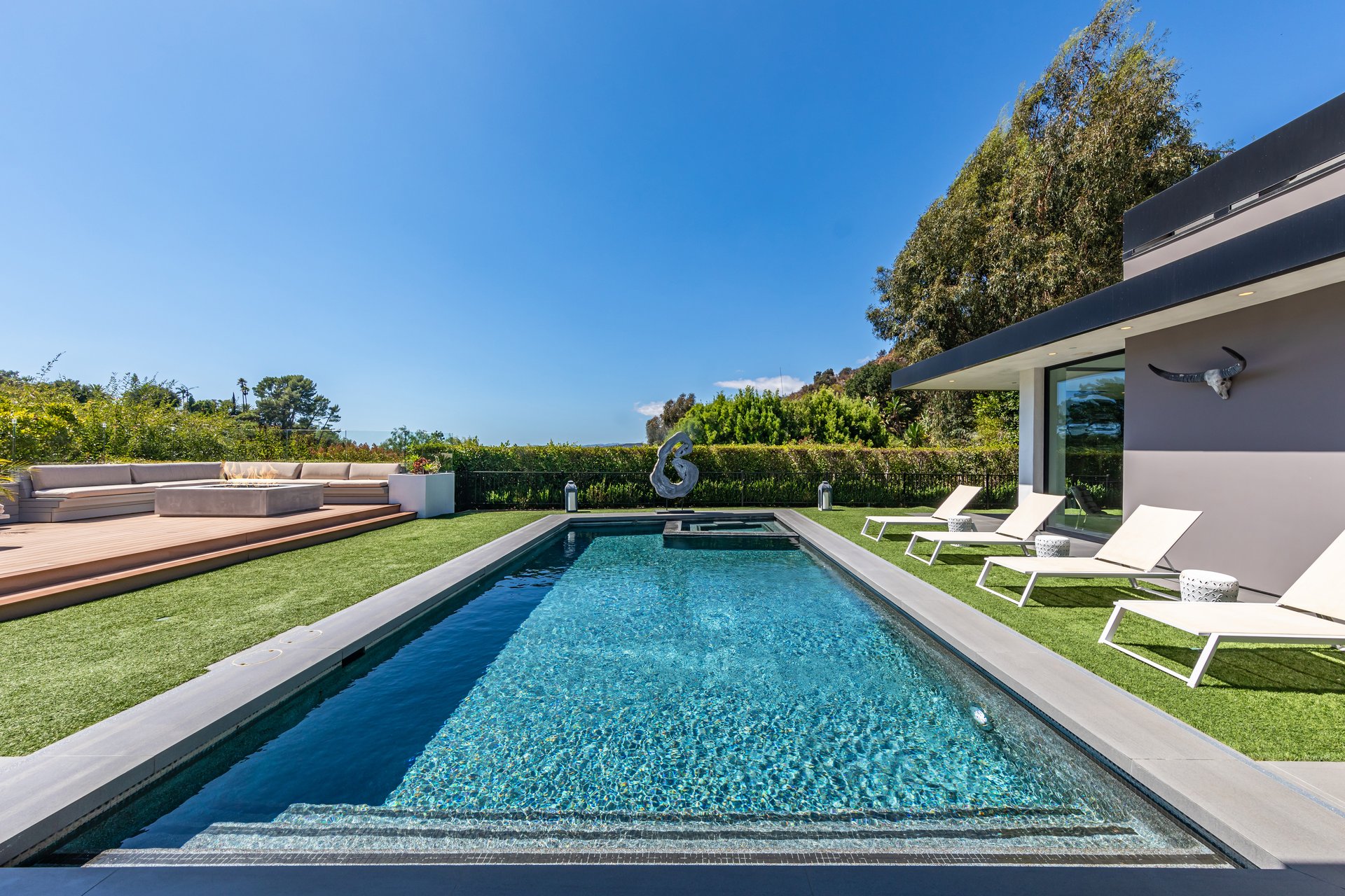 2002 LOMA VISTA DR