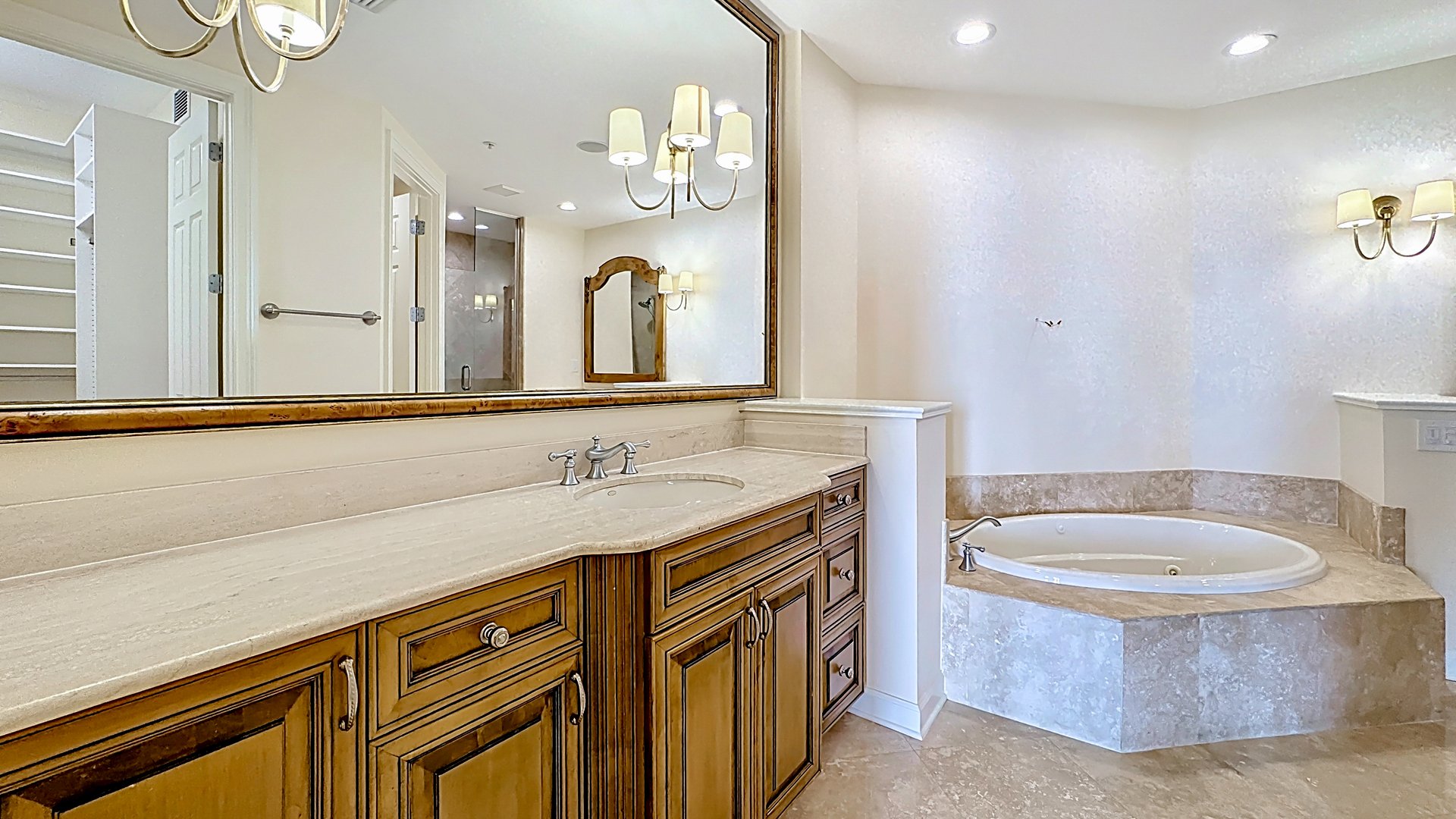 Spacious Winter Park Lakefront Condo in Perle du Lac