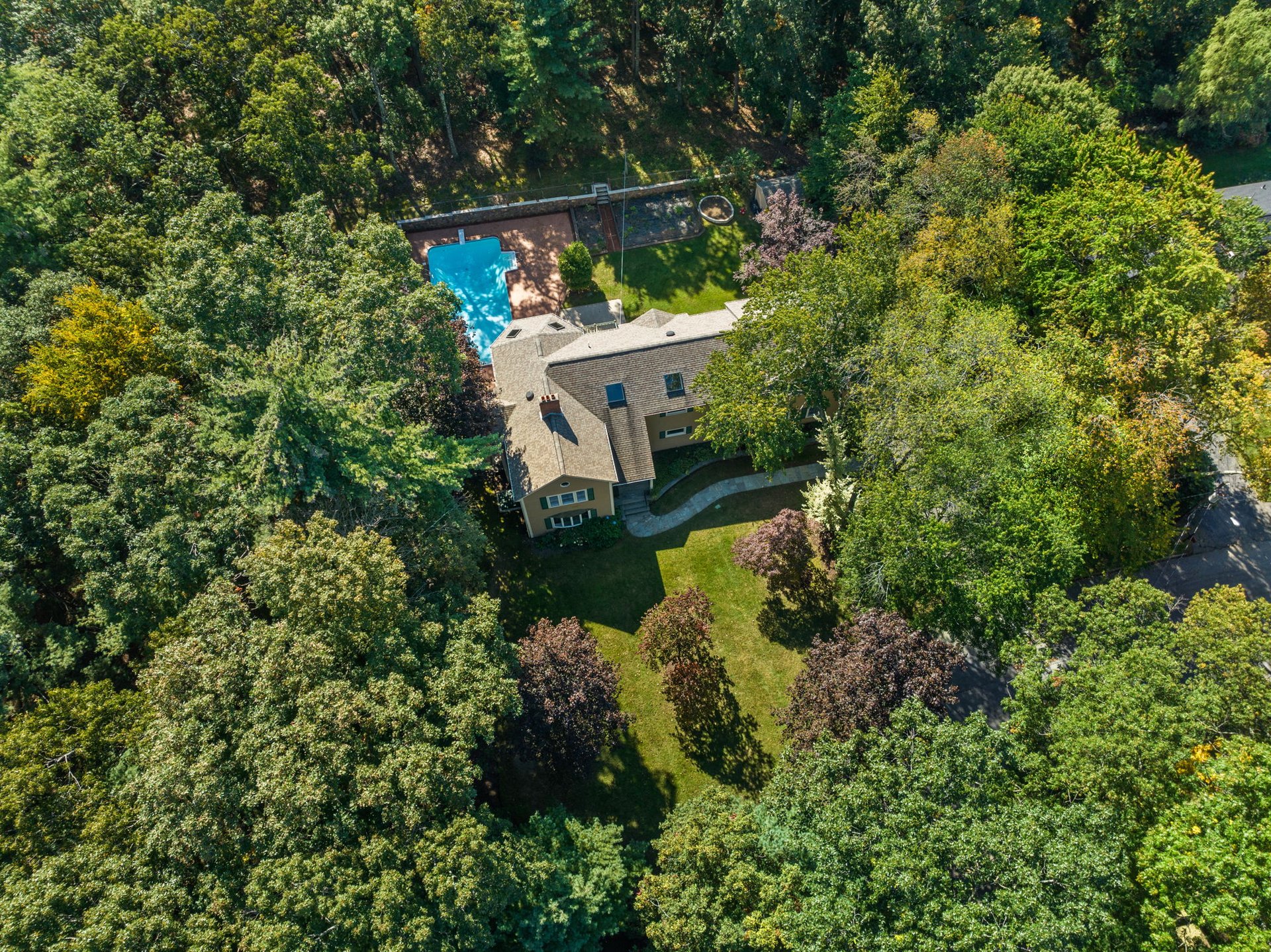 4 Leslie Rd