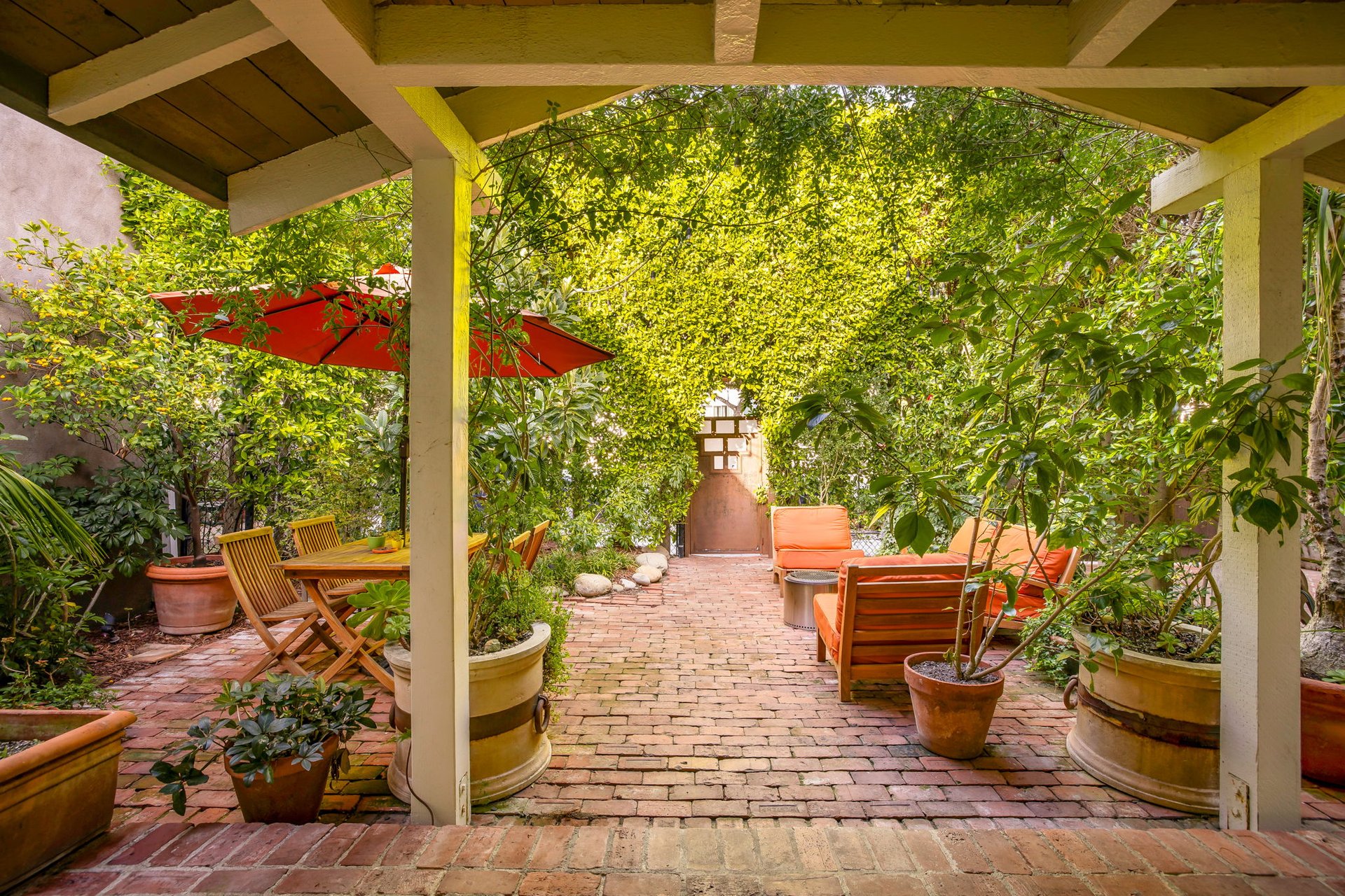 2536 Beverley Ave, Santa Monica 