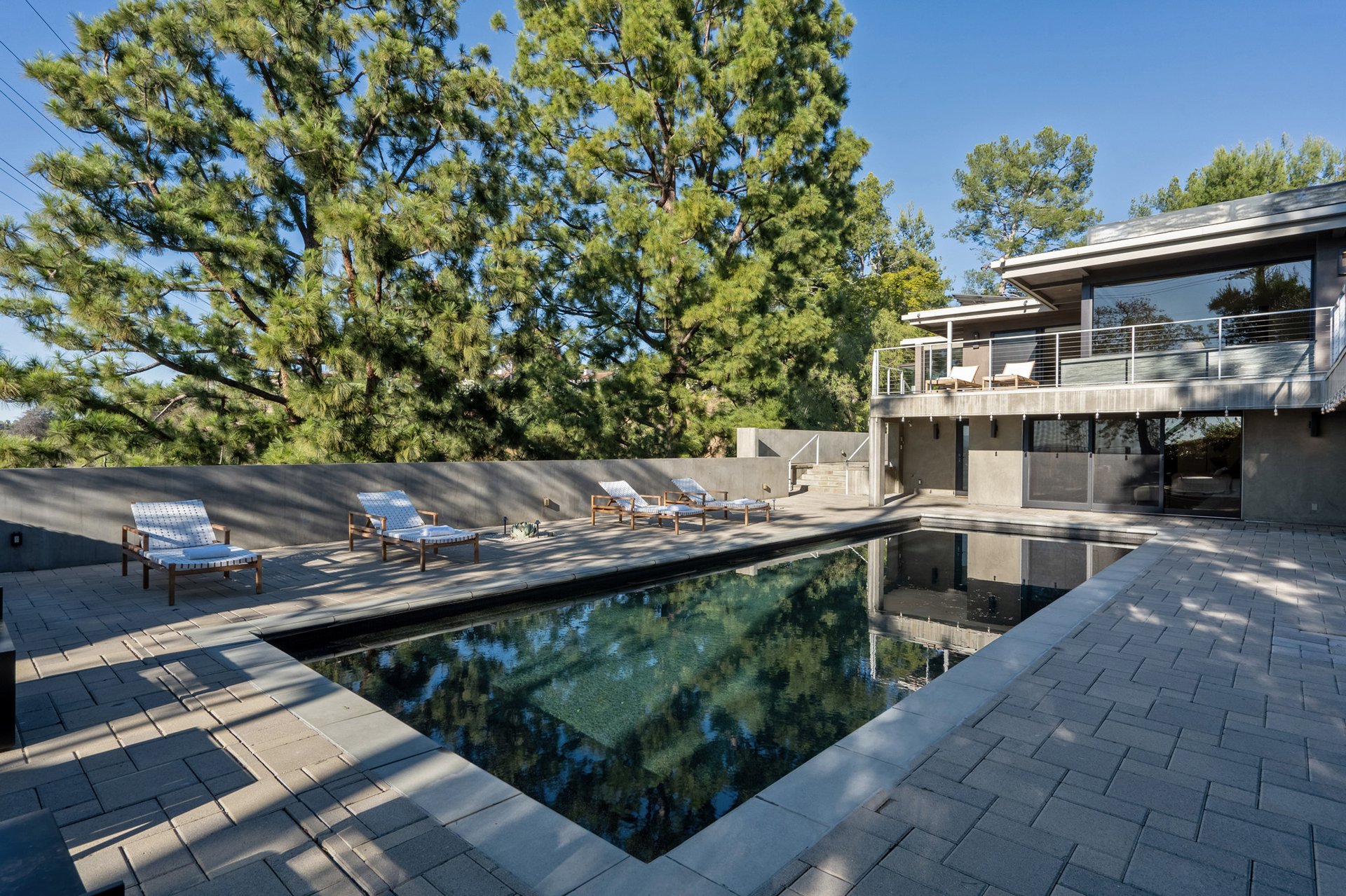 1575 Carla Ridge