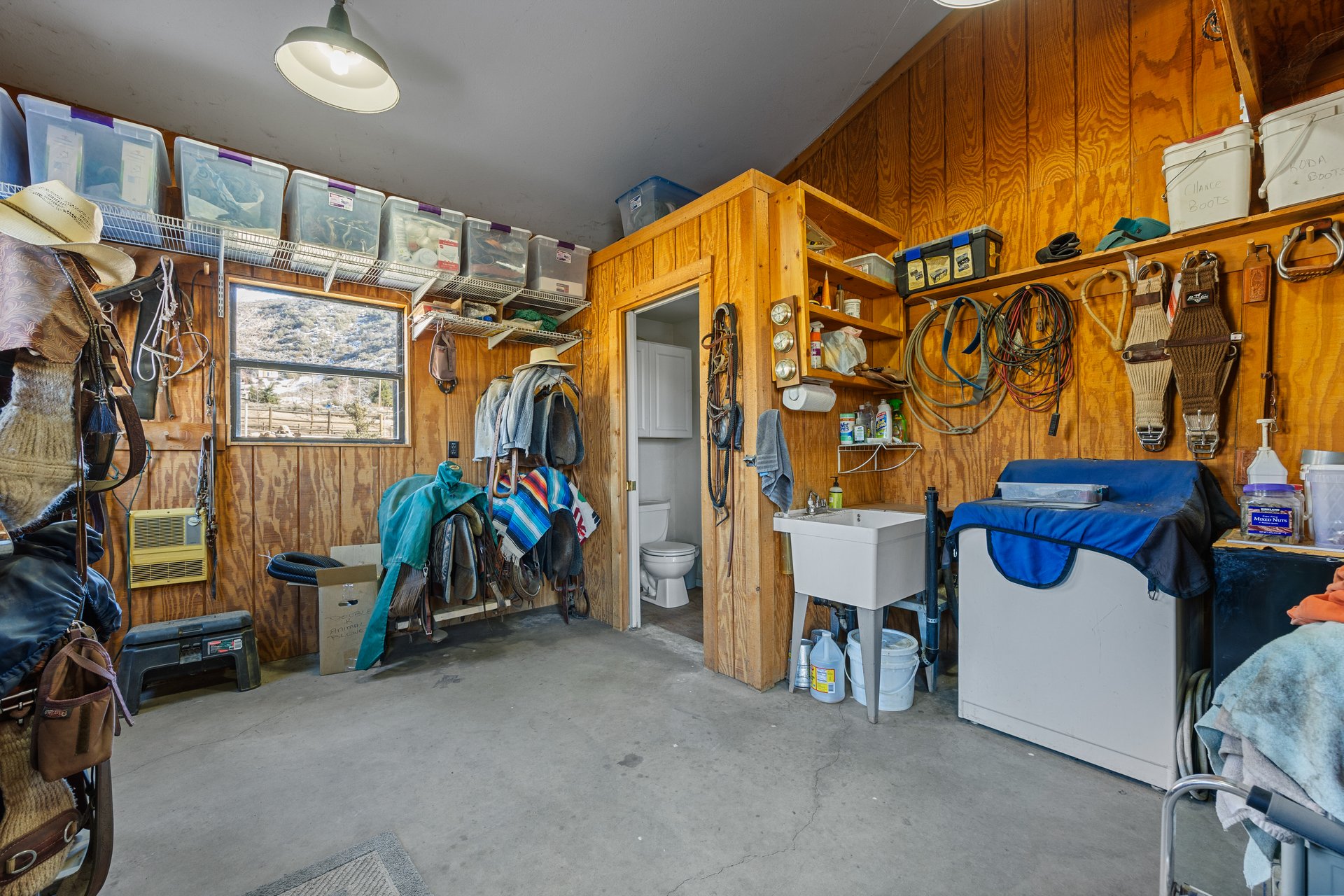 Equestrian Estate in Bear Valley Springs: 25820 Skyline Drive