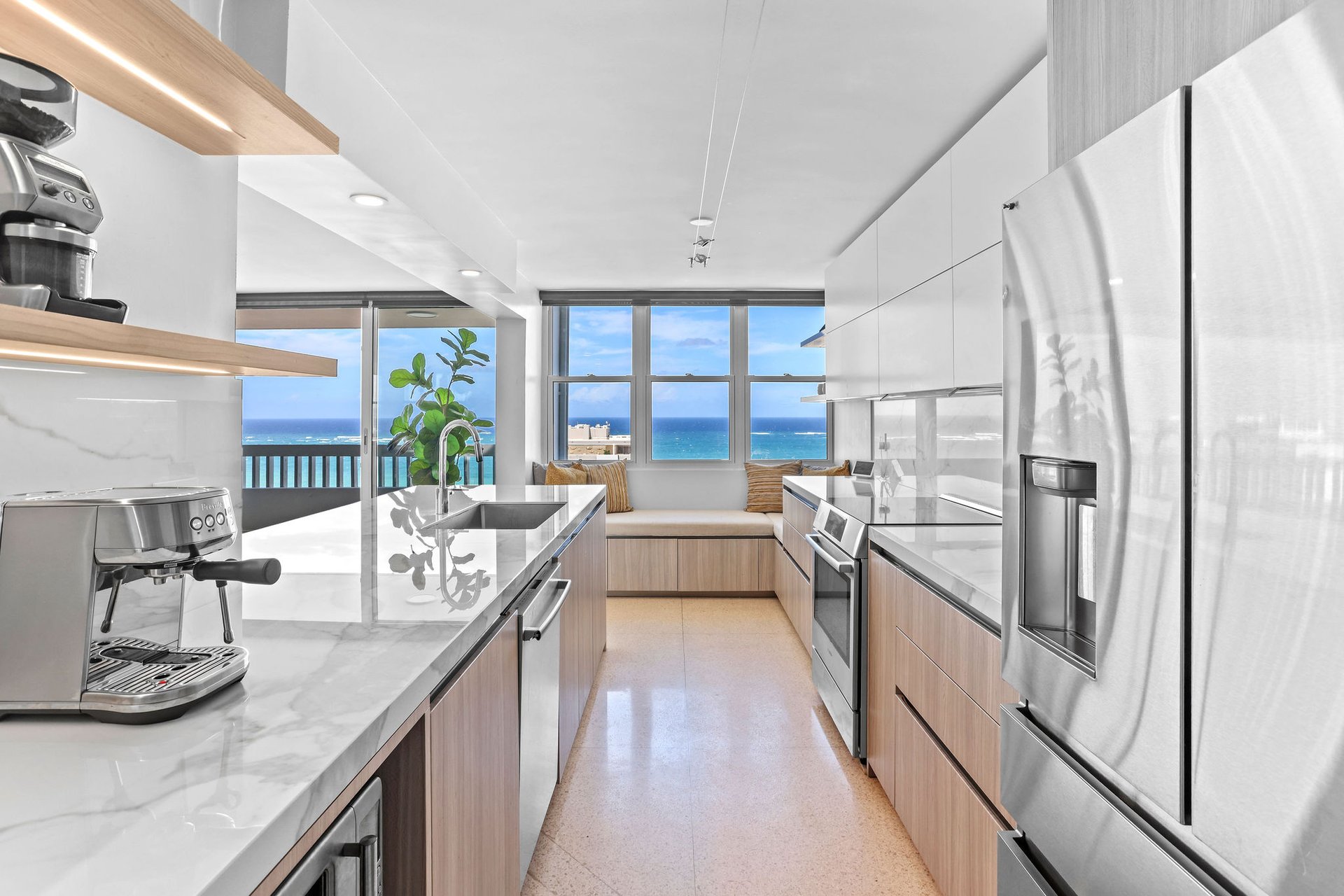 Cond. PRILA #17C, 70 Kings Court, Condado
