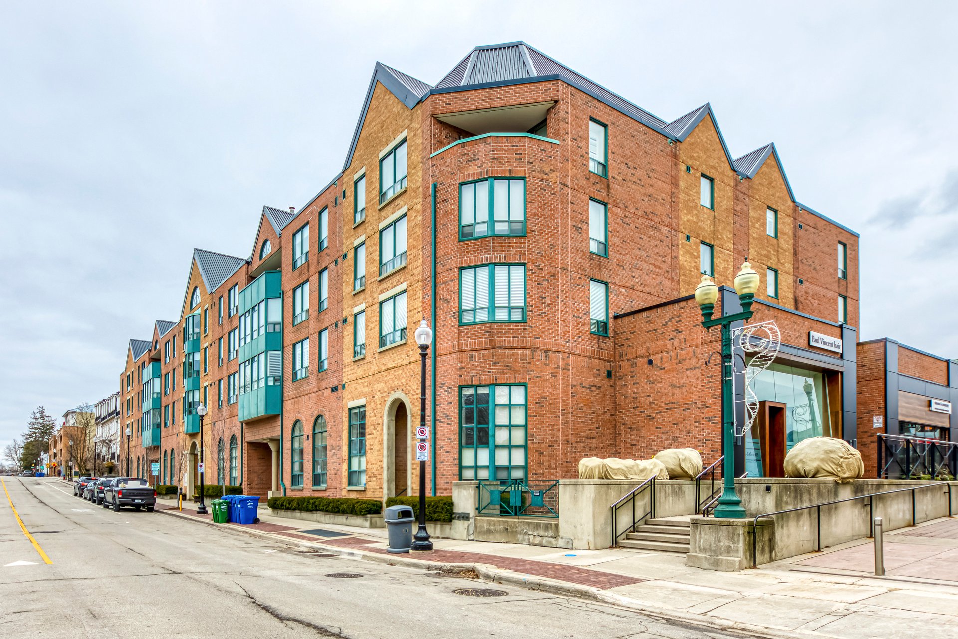 185 Robinson St 205