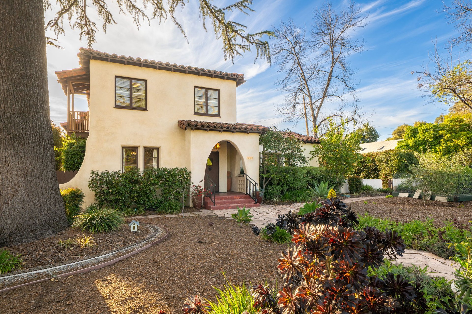 777 N Indian Hill
