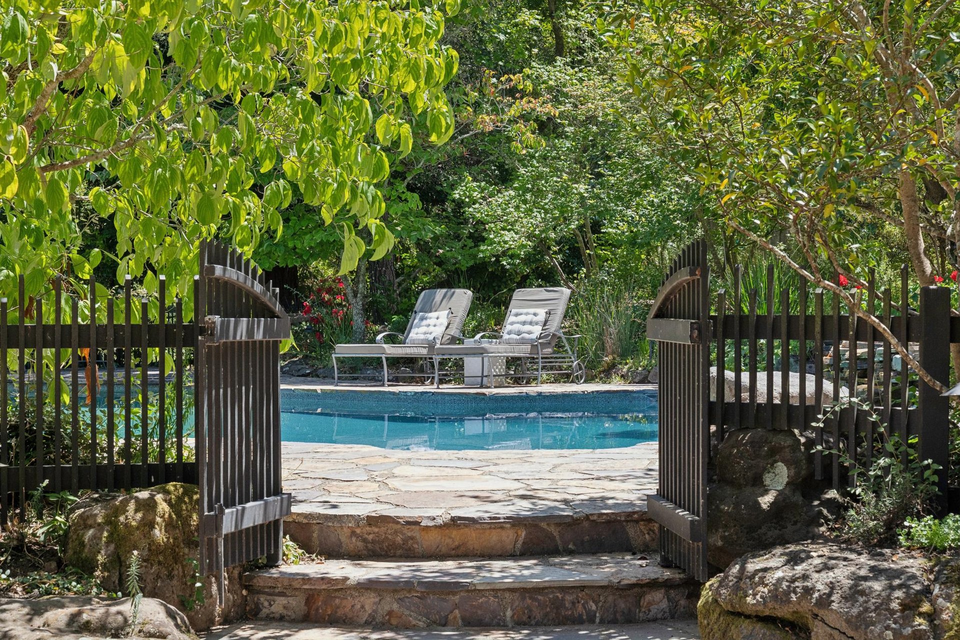 28 Black Log Rd