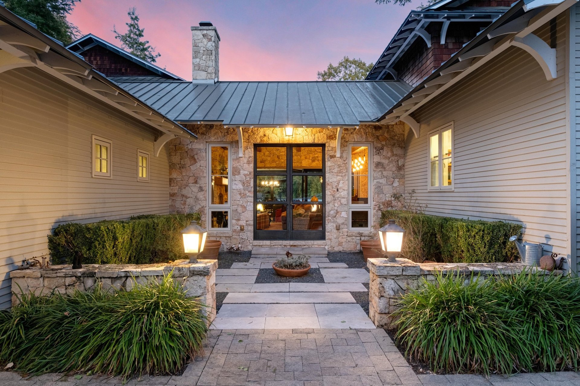 1406 Rockcliff Road
