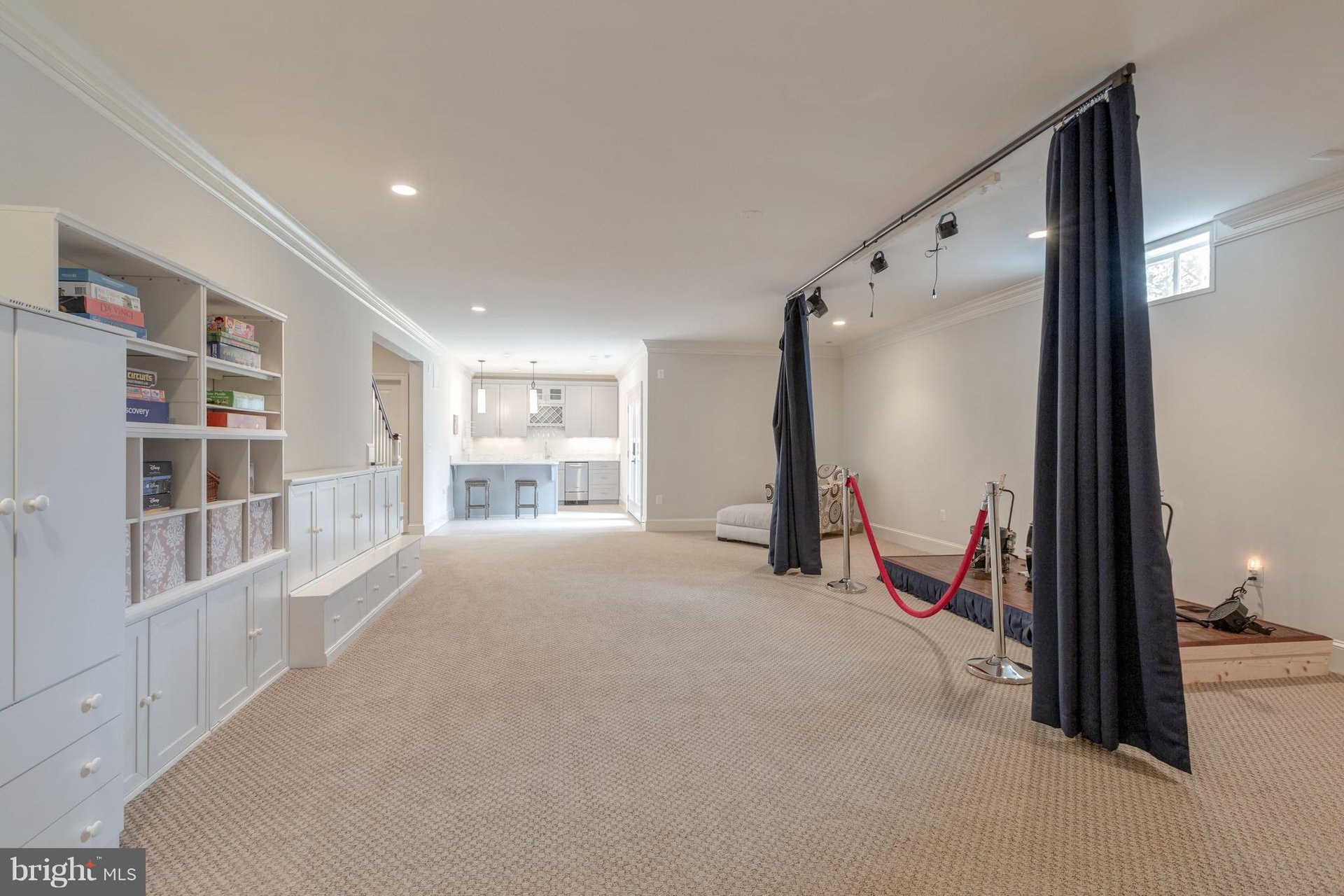 8805 Winthrop Dr