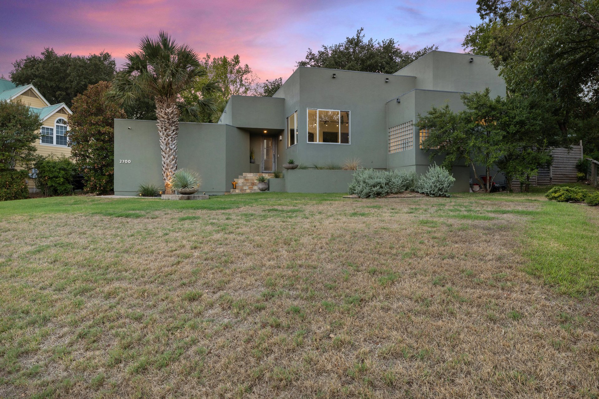 2700 De Soto DR