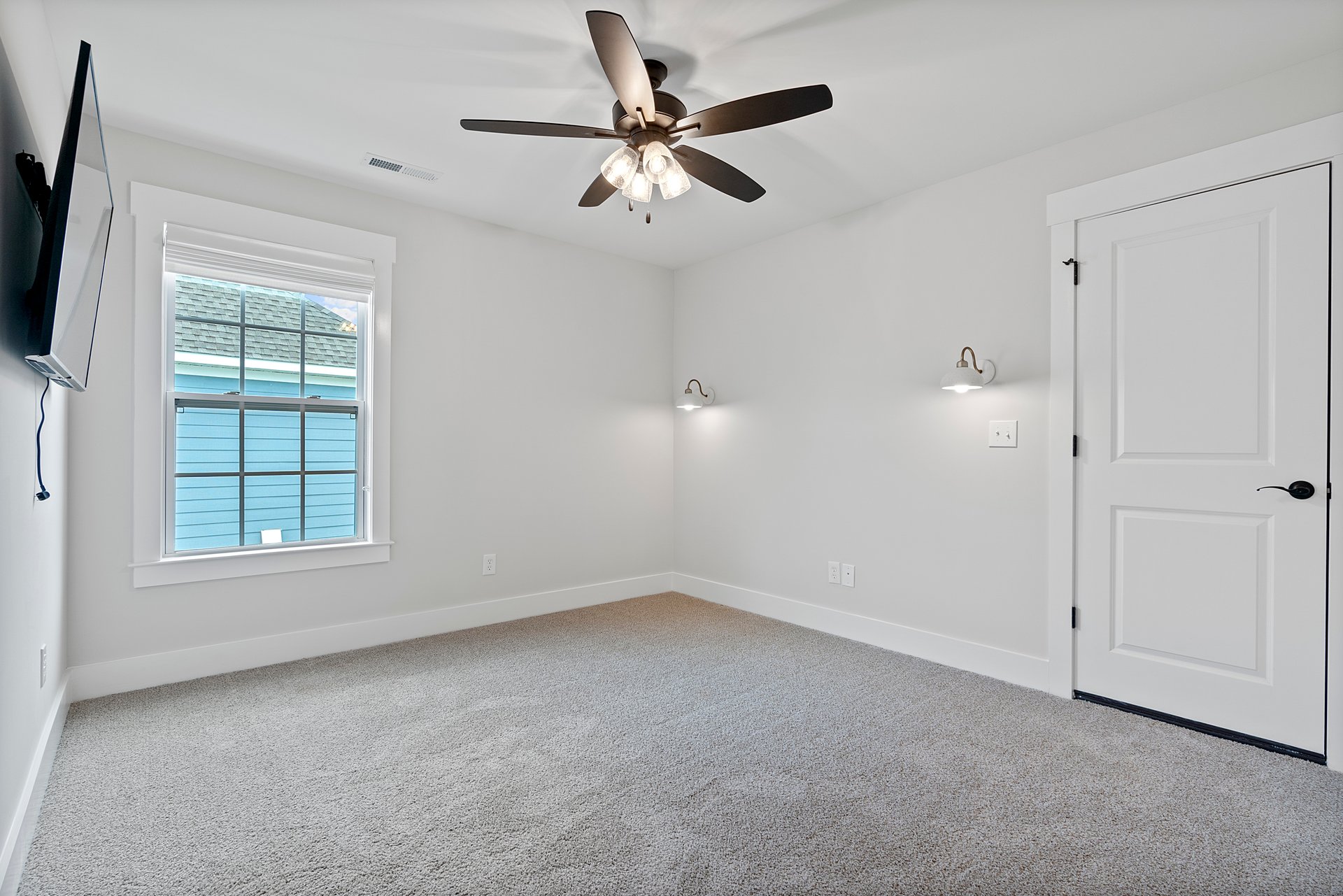 SPACE SPACE SPACE with a Luxury feel! Office AND Bonus Room!Office AND Bonus Room!