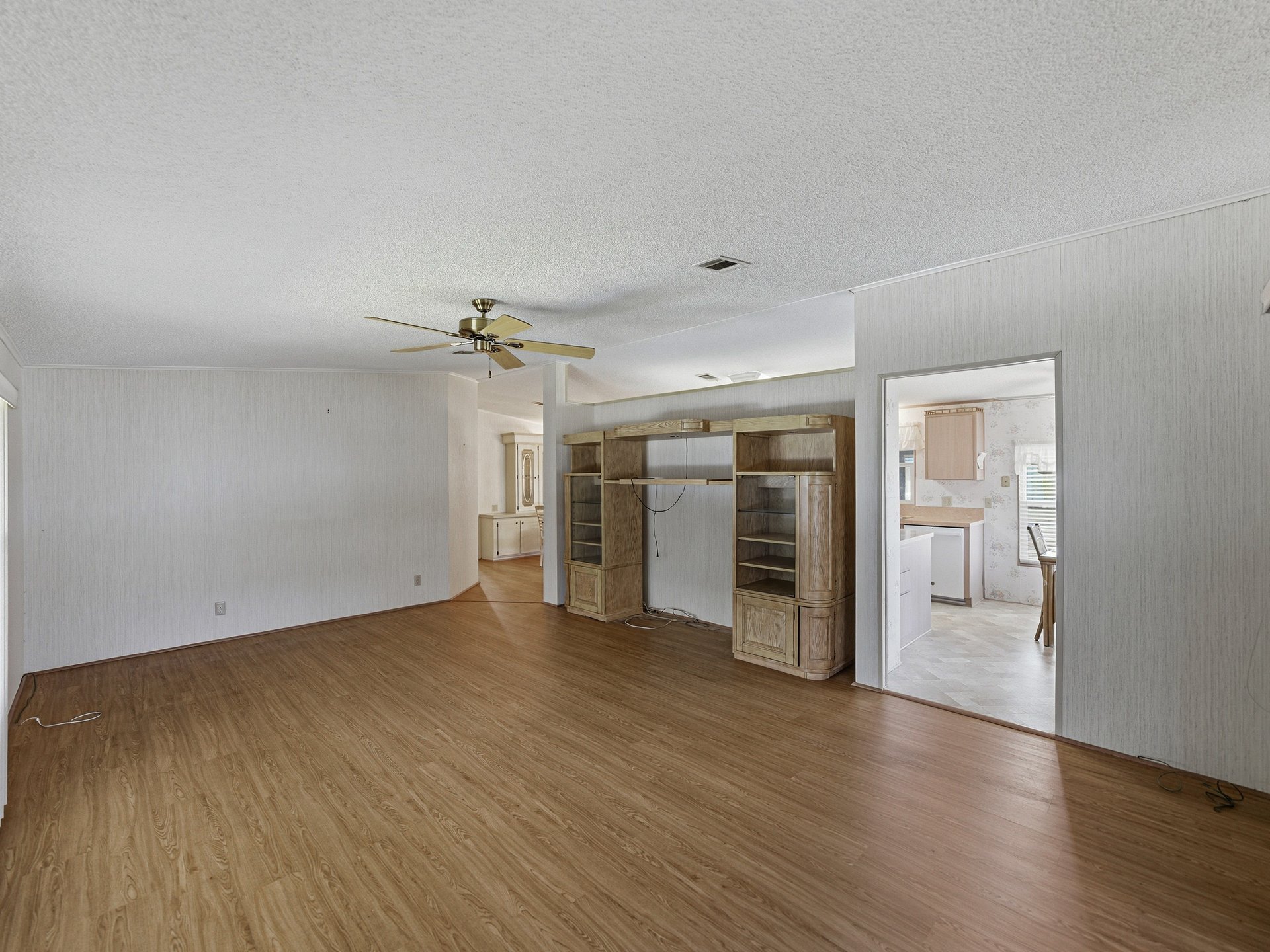 3822 DAMIAN DR