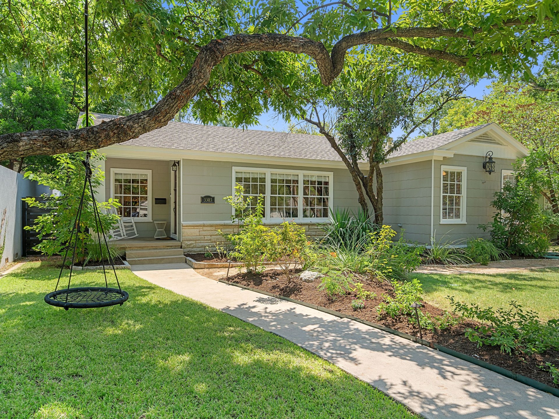 Modern Elegance in Bryker Woods