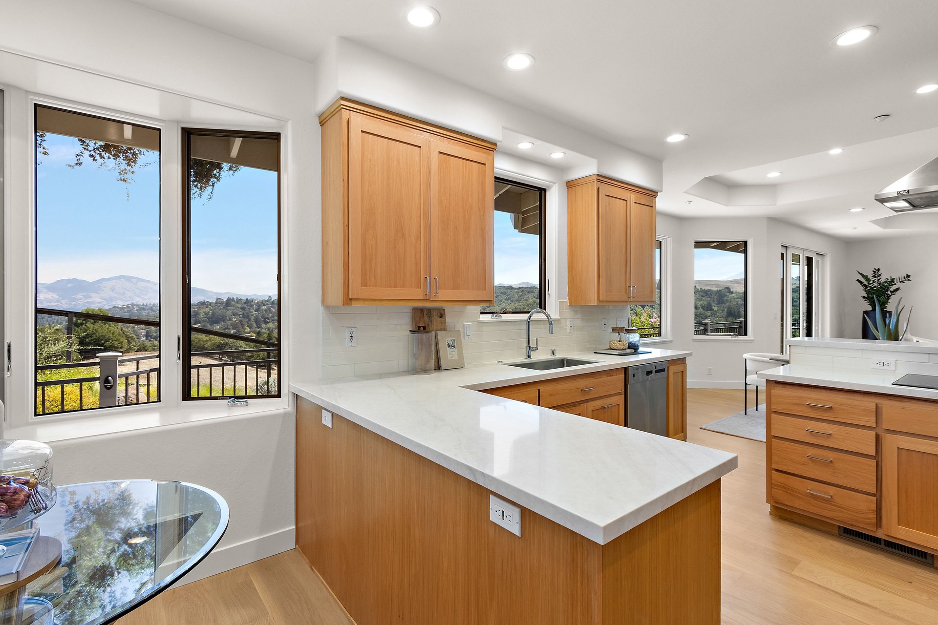 809 Mountain View Dr