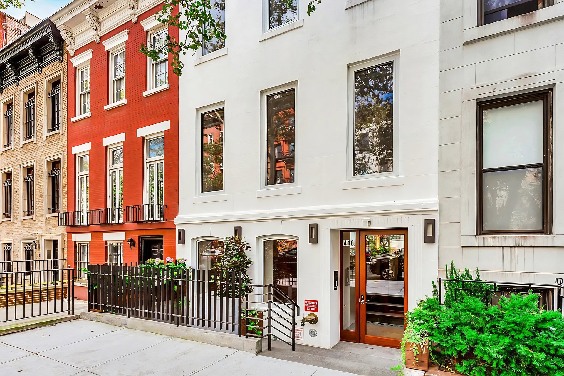 418 East 84th St