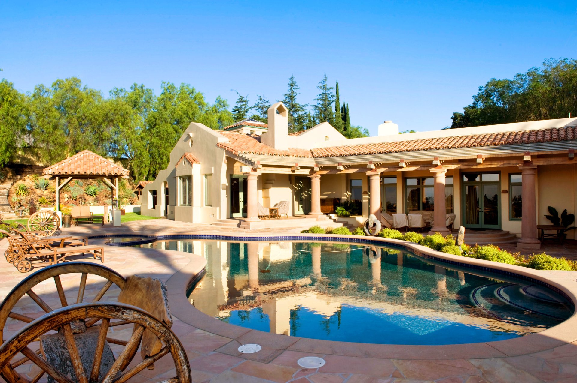 16405 Mulholland Dr