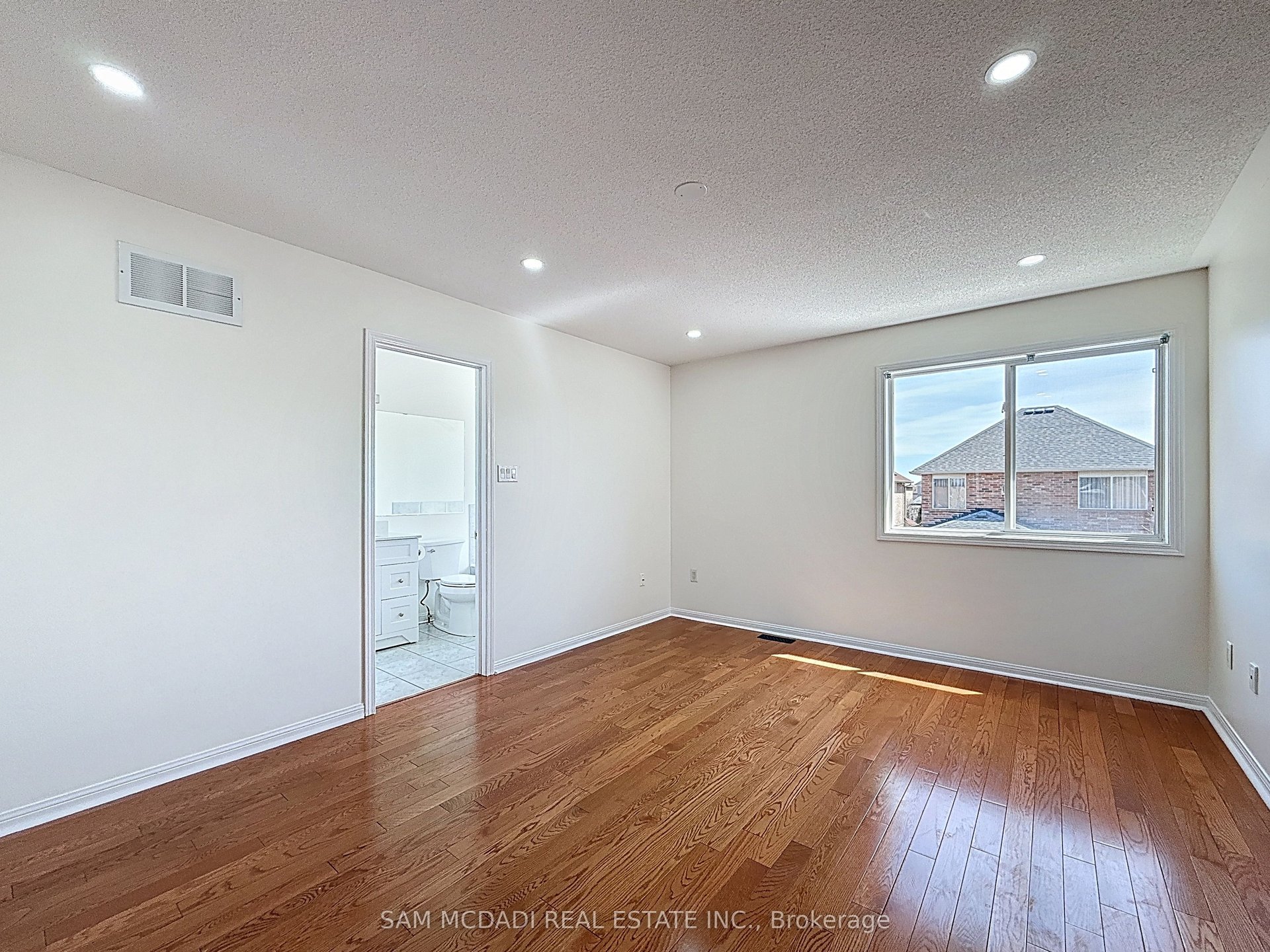 1354 Weir Chase 
