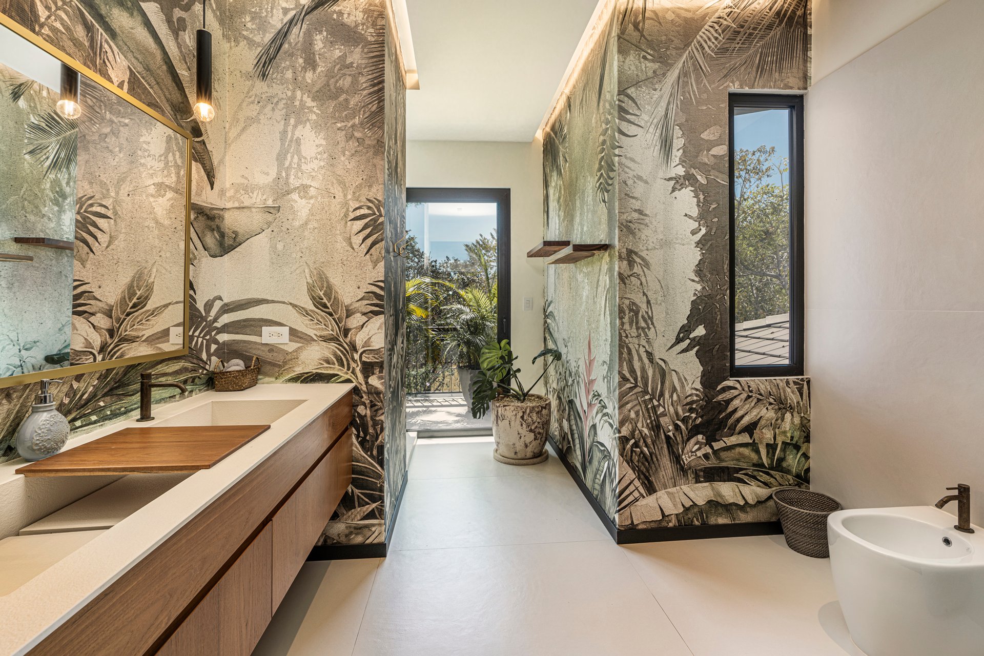 Villa Solana: Modern Luxury Steps from Playa Mansita in Hacienda Pinilla