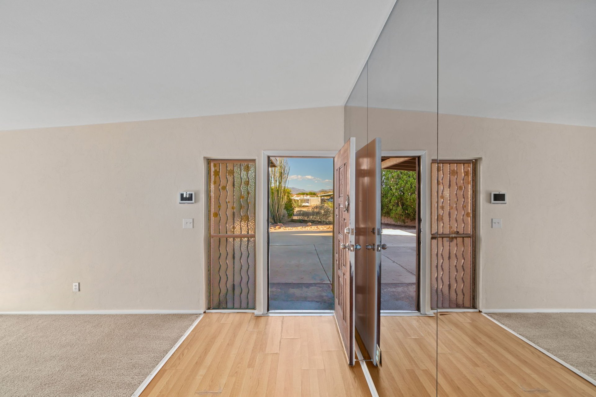 2540 S Marianne
