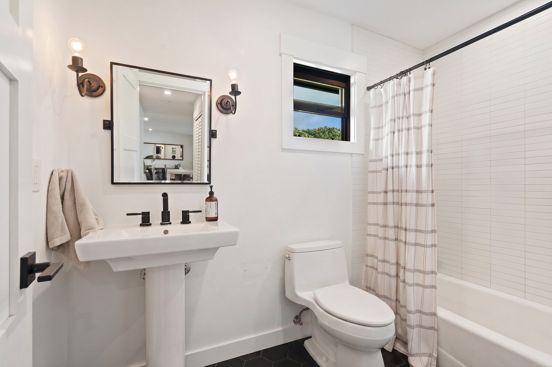  5-5236 A Kuhio Hwy