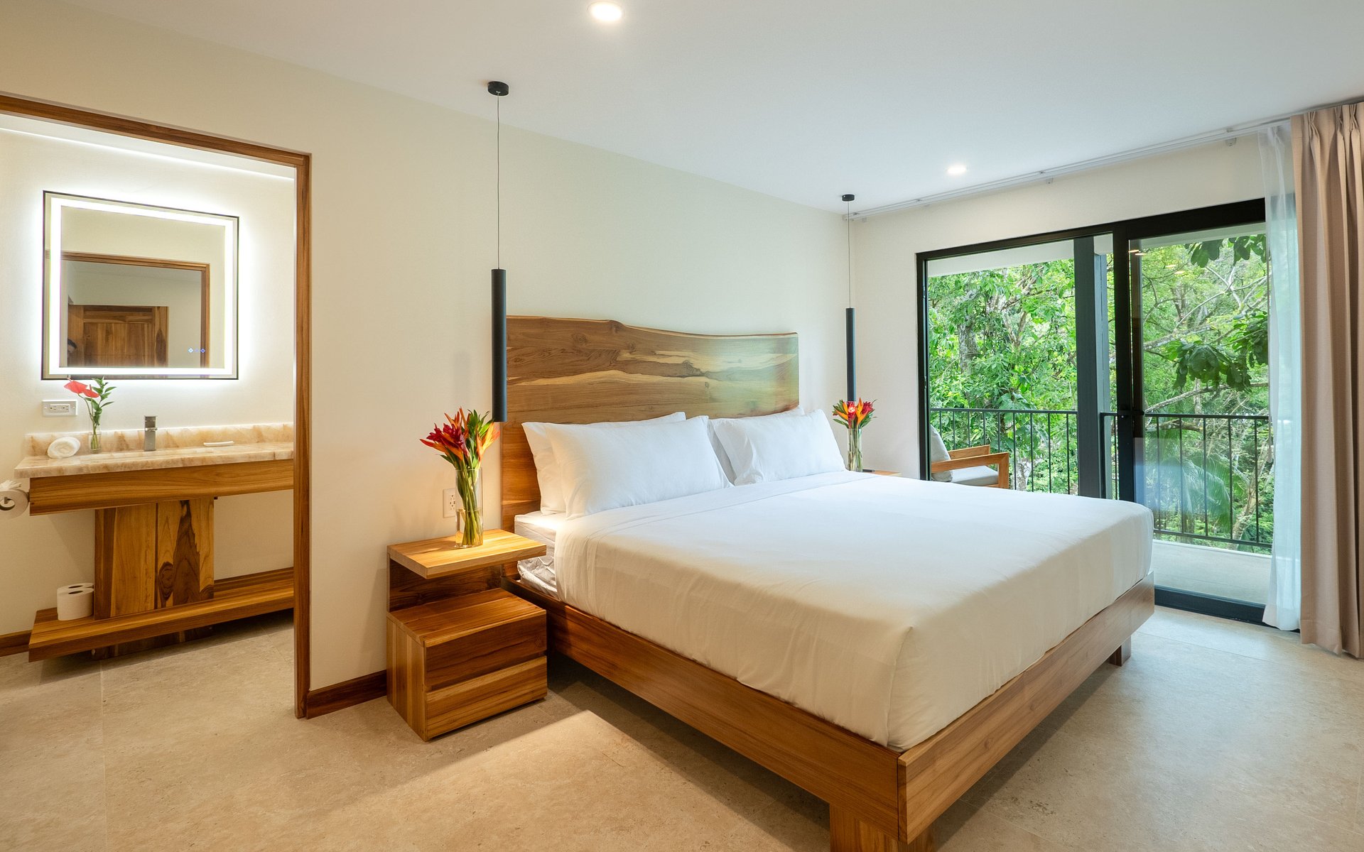 Grand luxury 9 bedroom, 9.5 bath Rainforest & Mountain View Estate near Marina Pez Vela