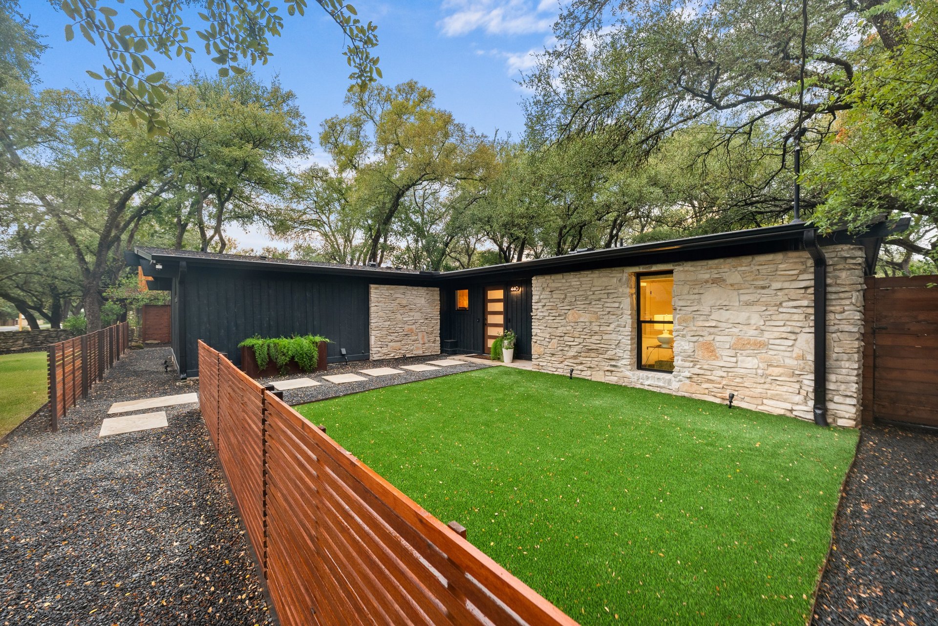 440 Ridgewood Rd