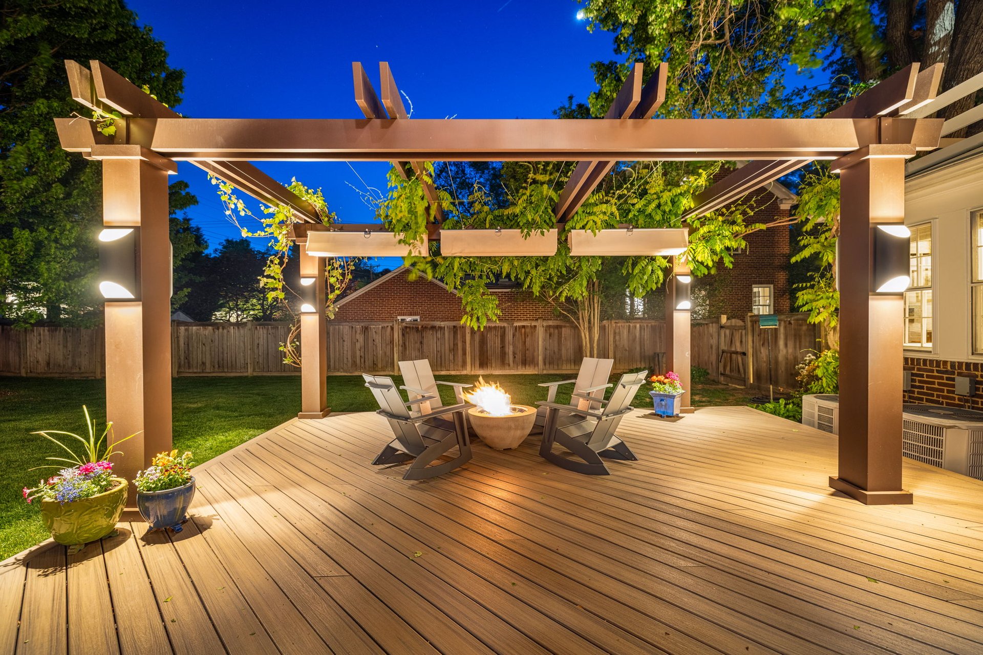 22 W OAK STREET