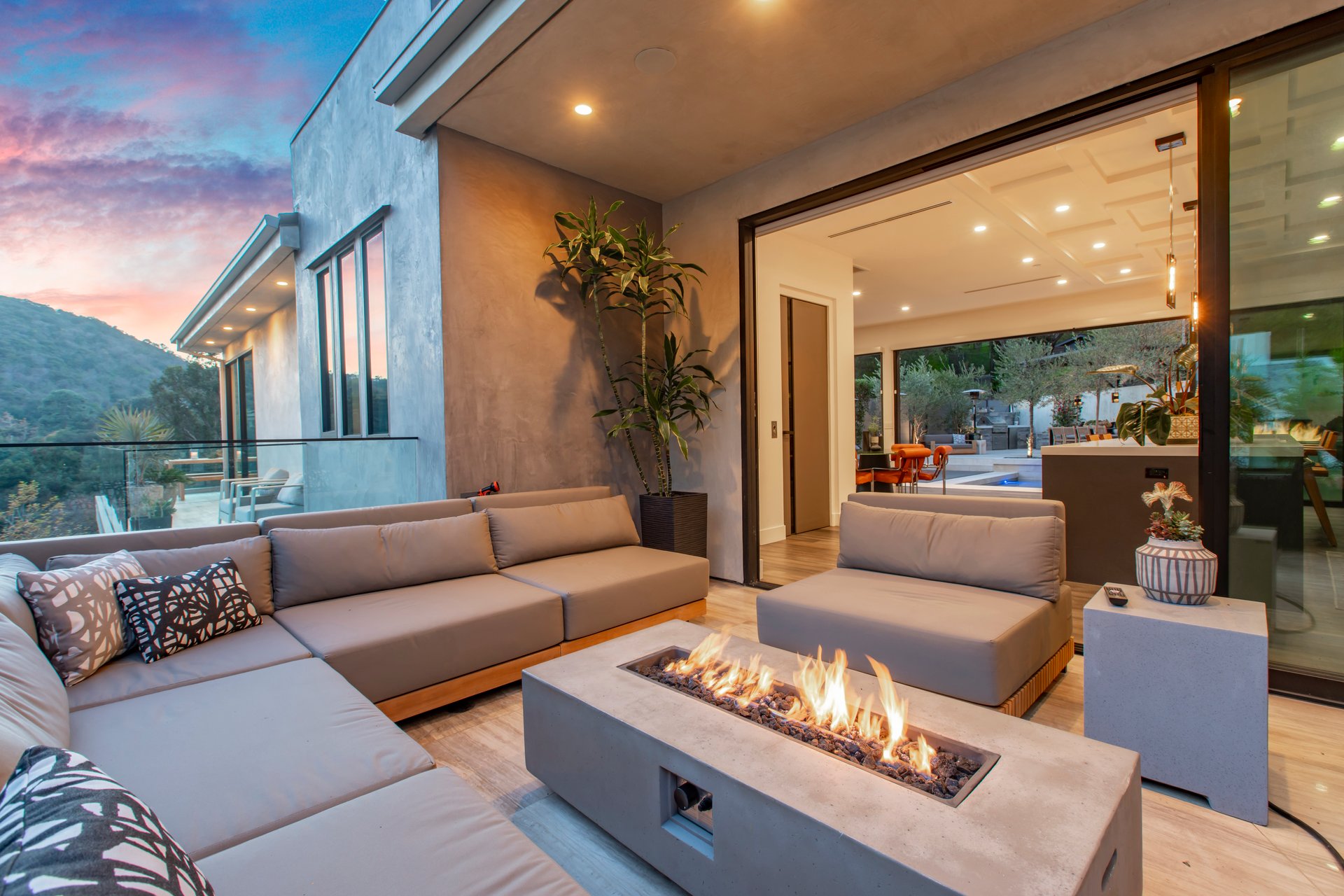8145 Willow Glen Rd