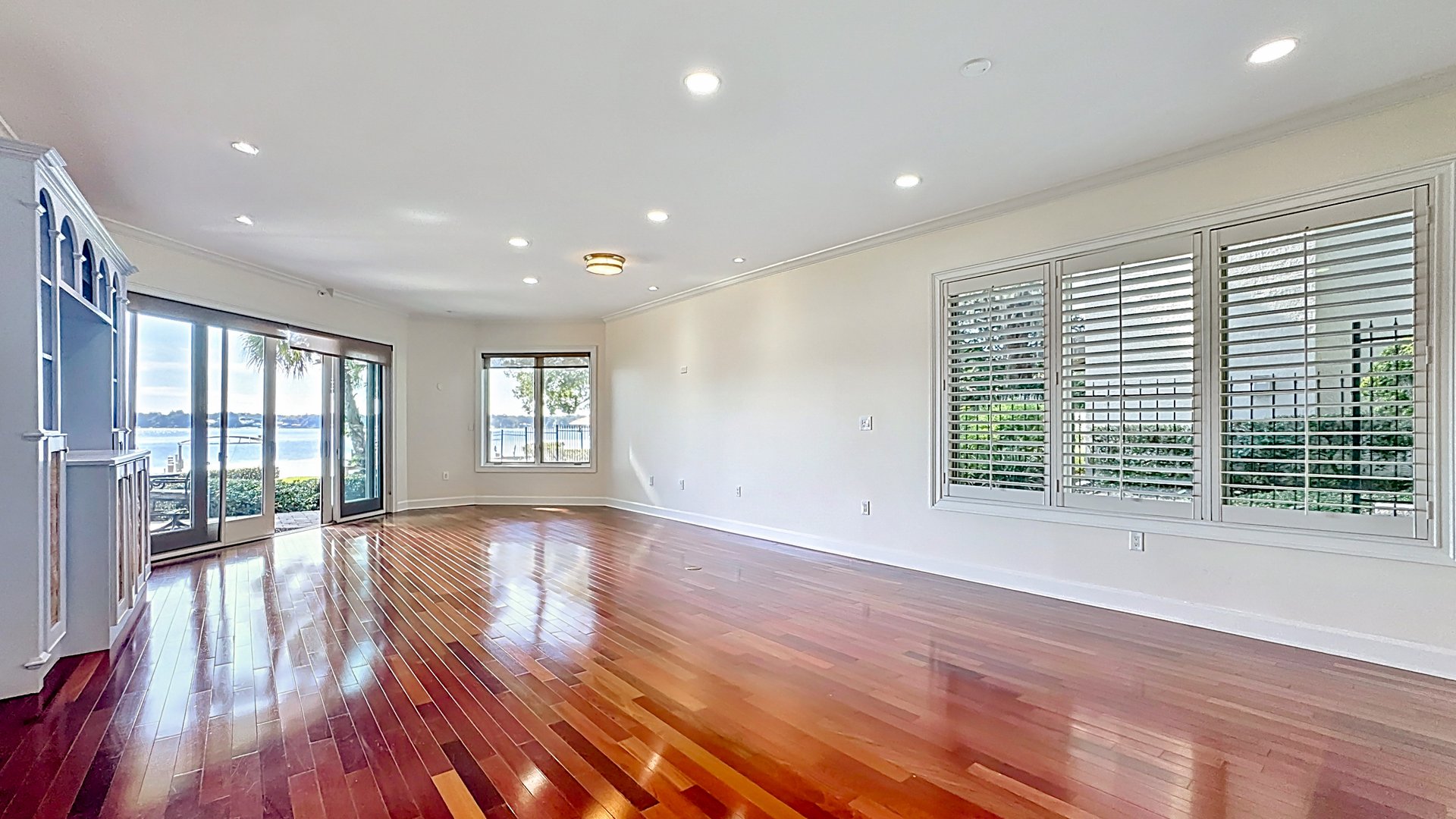 Spacious Winter Park Lakefront Condo in Perle du Lac