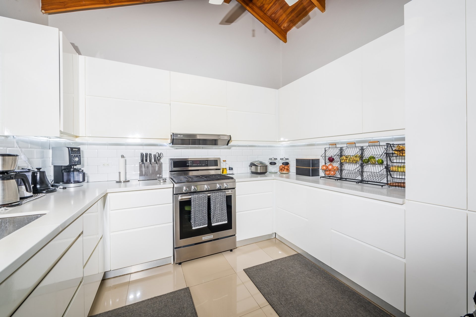 Casa Cielo | Luxurious Multifunctional Estate with Main House, Apartments, and Pool in Guanacaste!