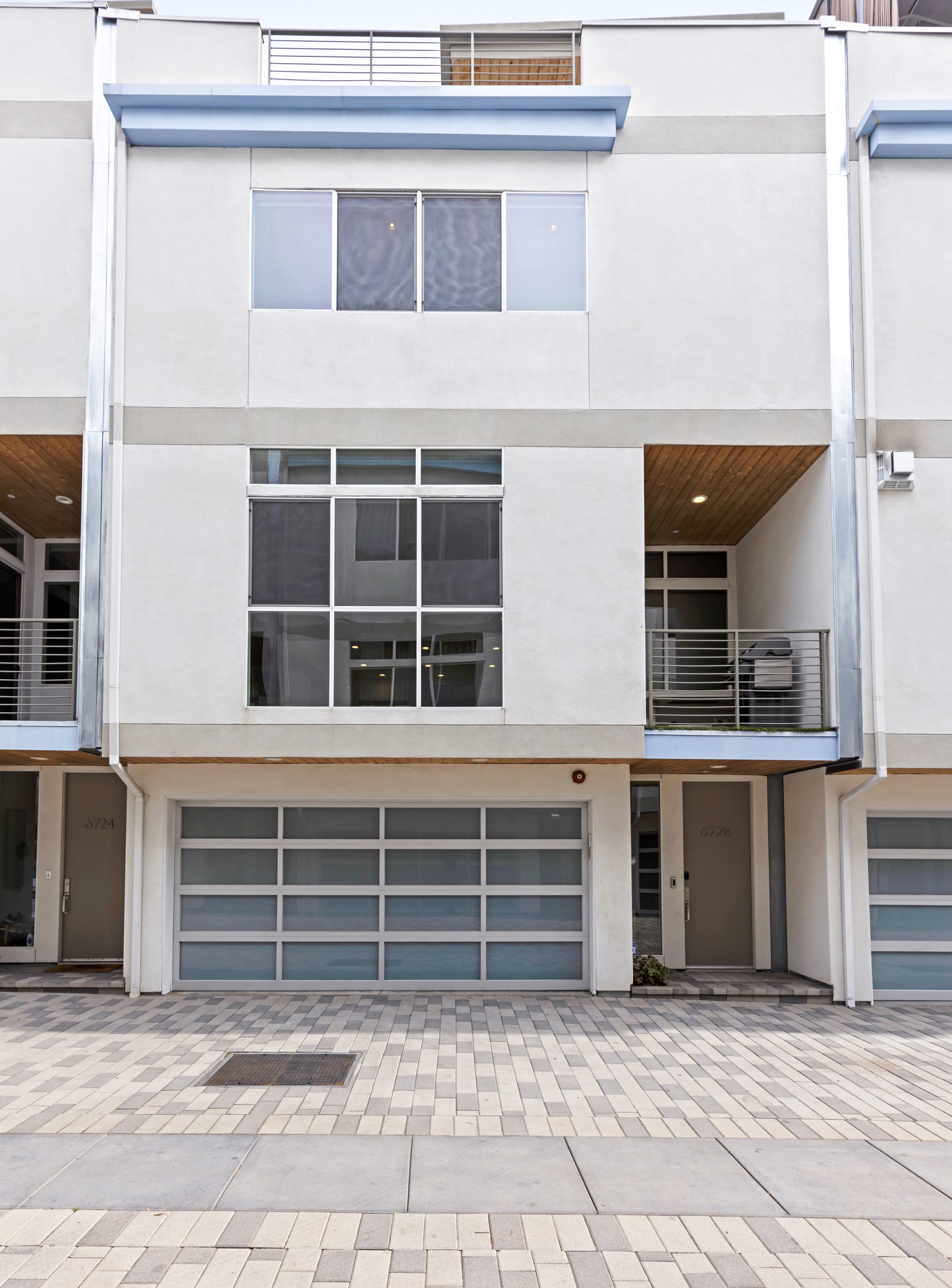 Hepburn Ave, 90038