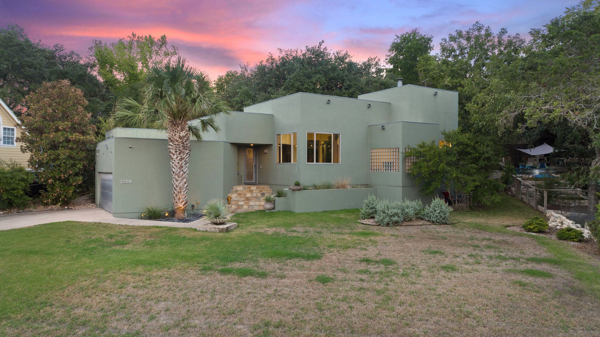 2700 De Soto DR