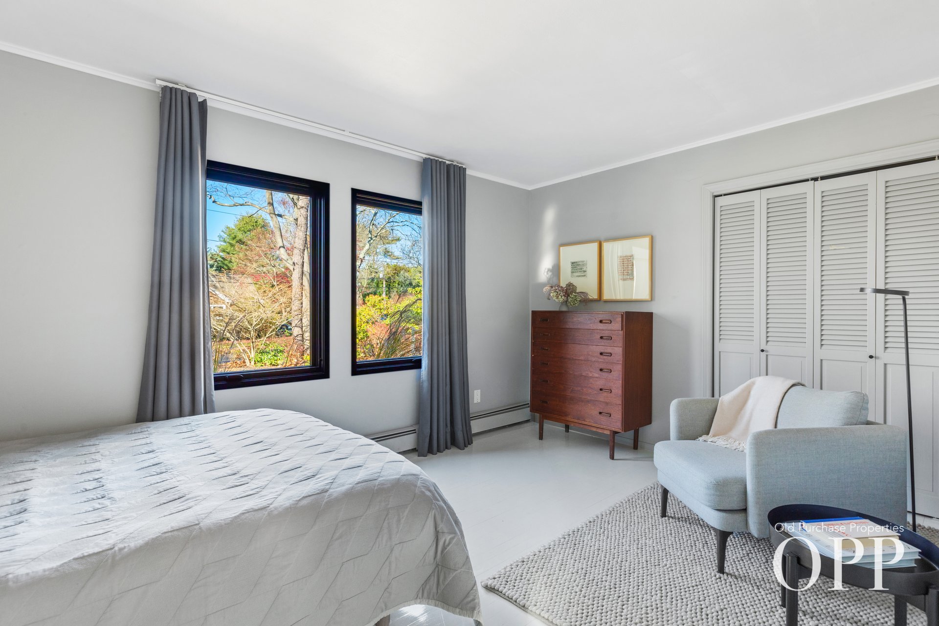 A SUNLIT RETREAT IN PICTURESQUE LOCATION