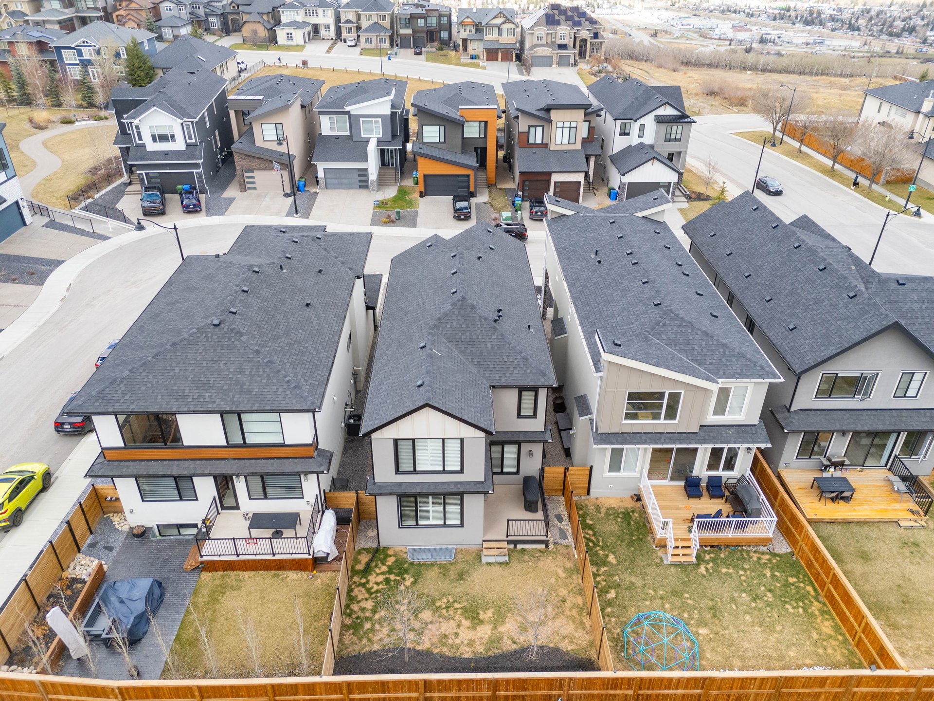 17 Coulee Crescent SW