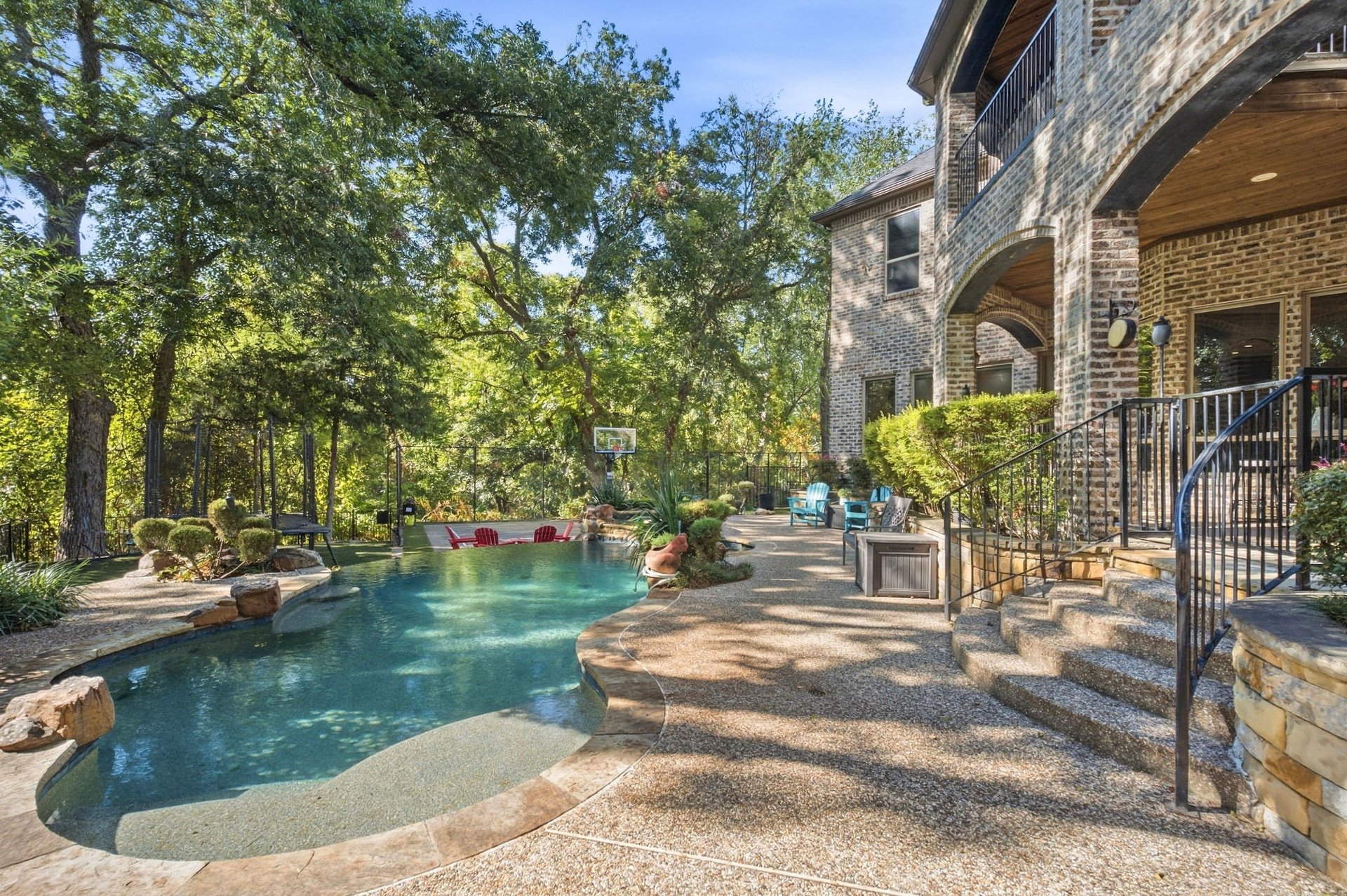 1700 Surrey Lane