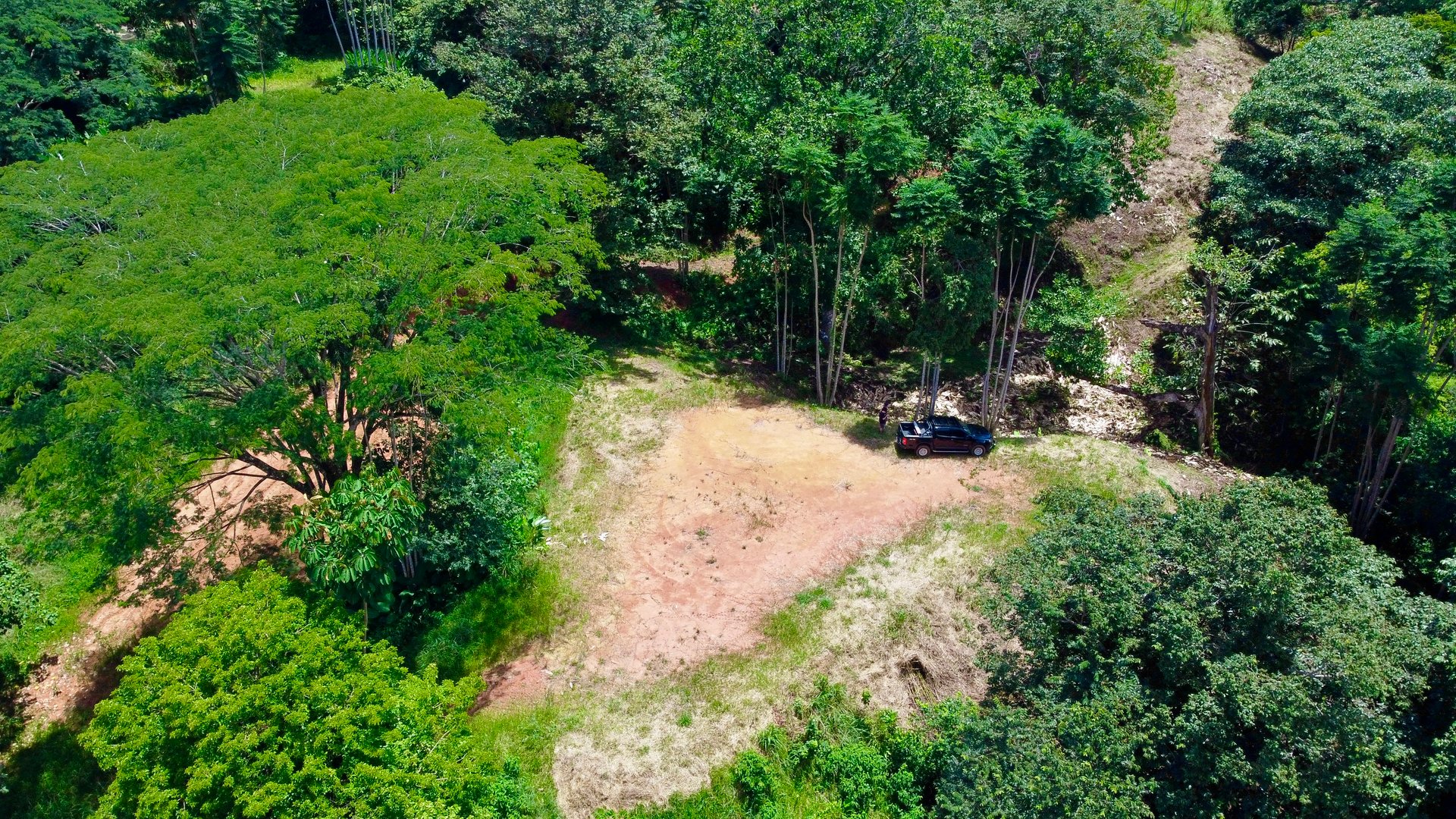 Build-Ready Lot in Ojochal’s Calle Cacique | Easy Access & Stunning Mountain Views