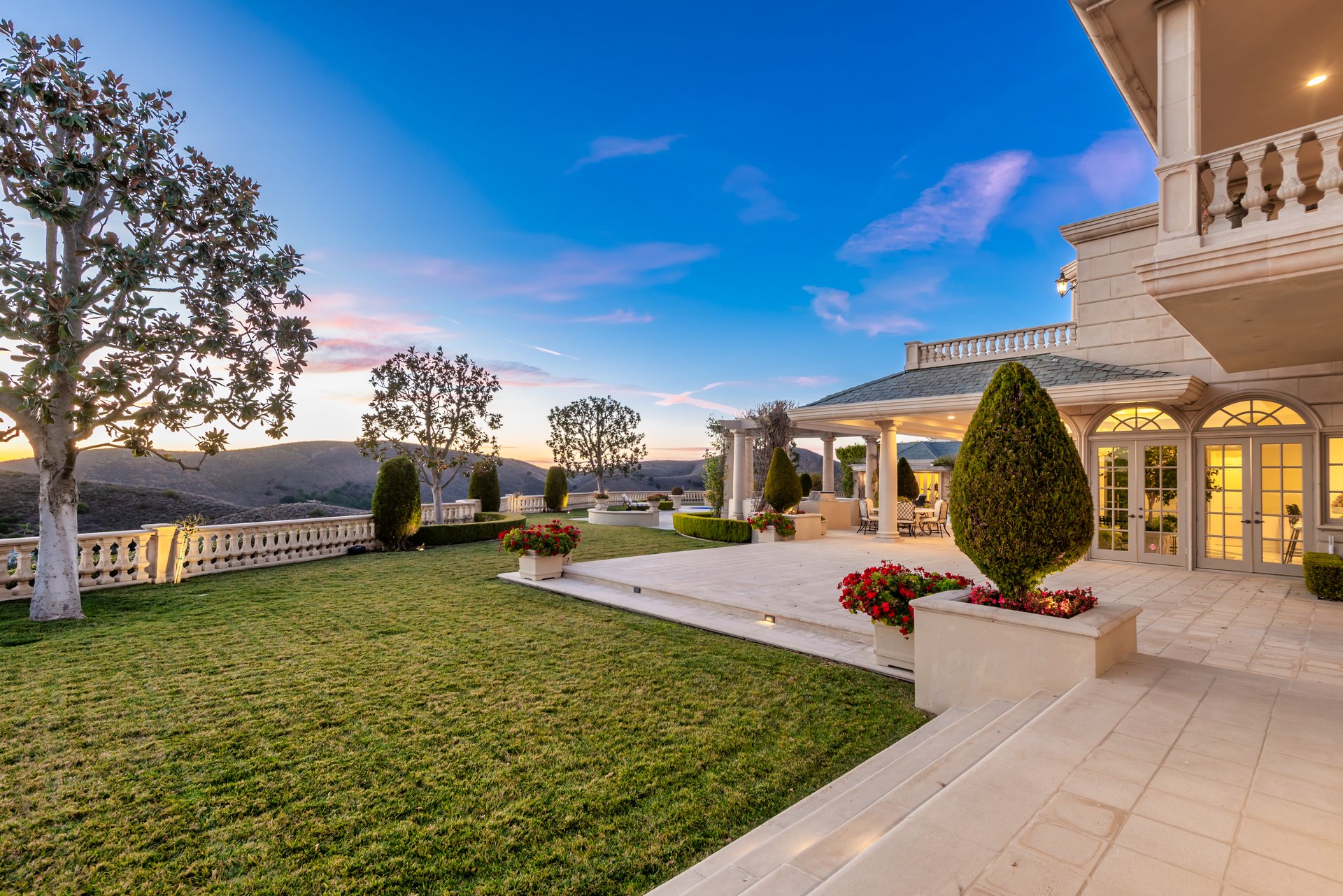 996 Vista Ridge Lane