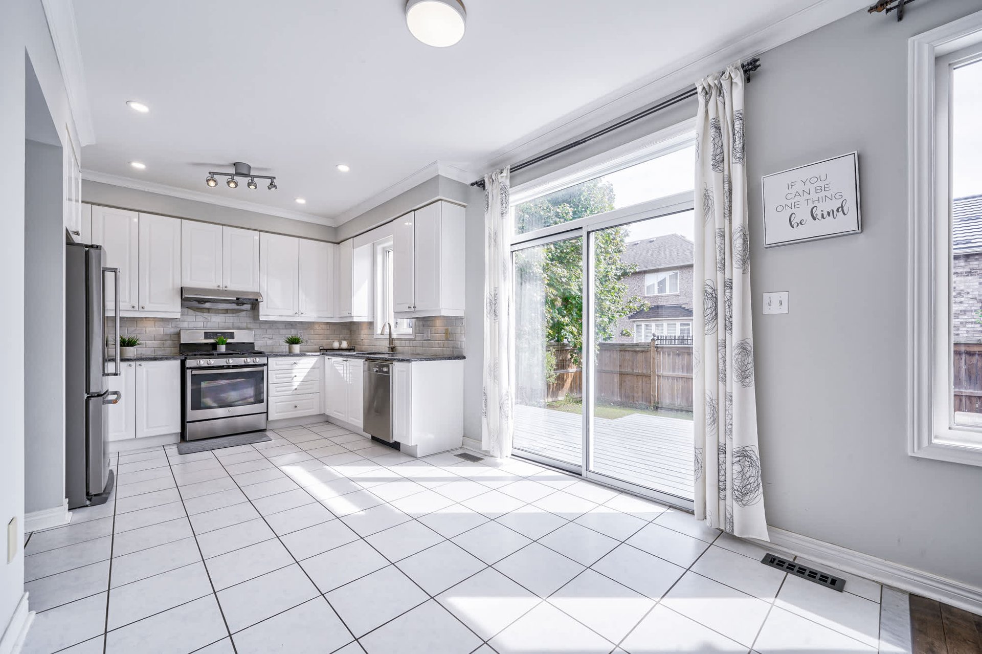 2164 Highcliffe Way