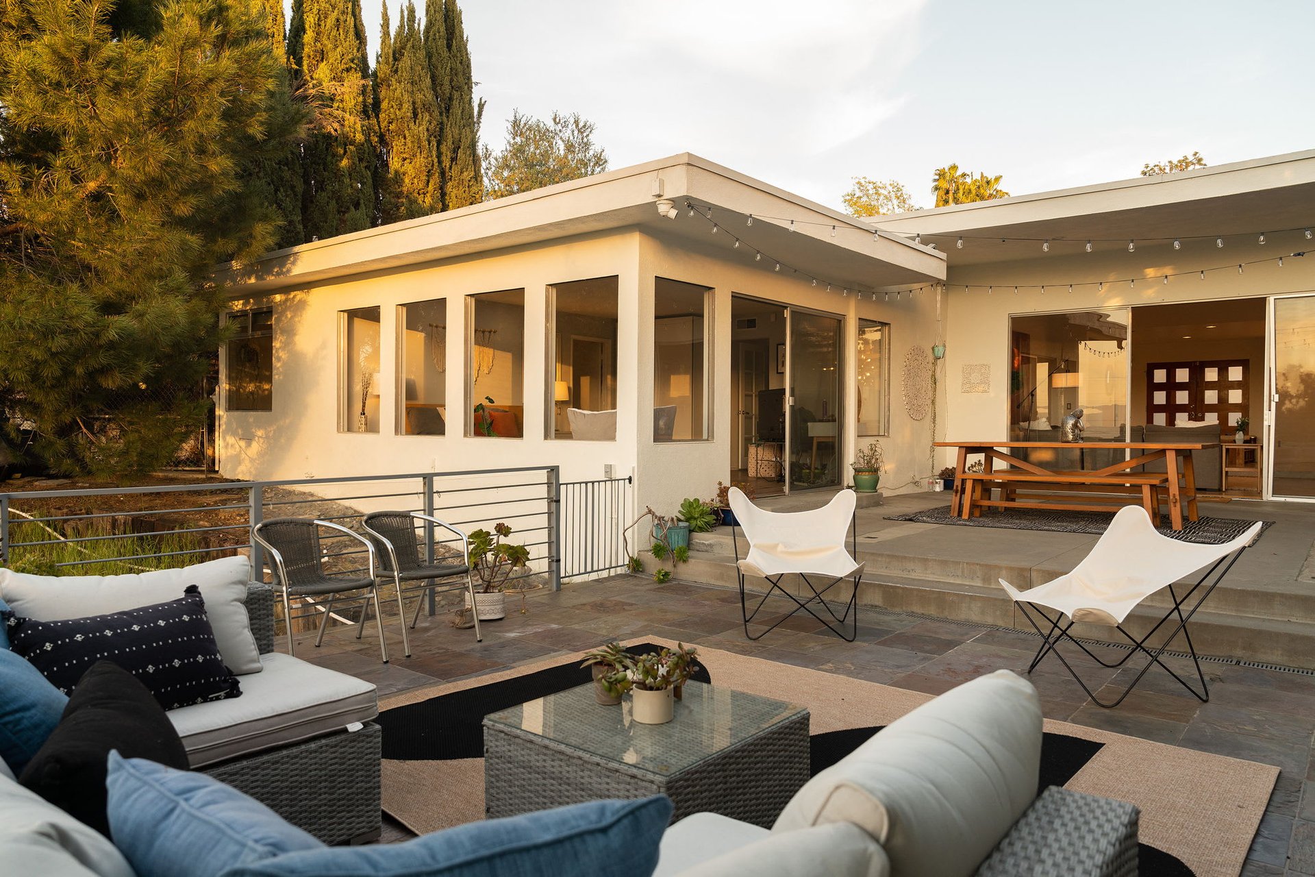 deLIGHTfull Mid Century in the Studio City "Donas"