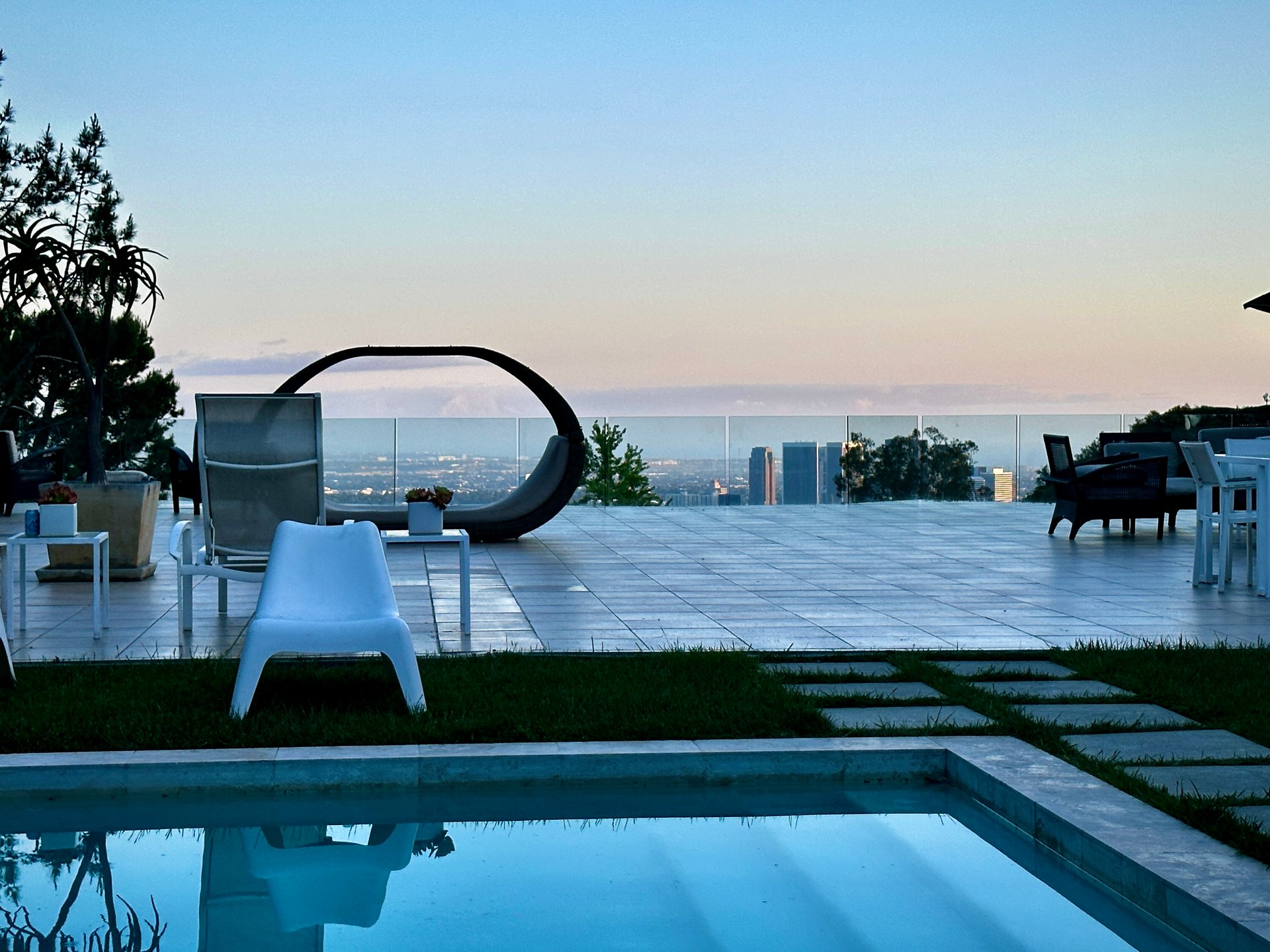 Trousdale Hideaway 🛰️