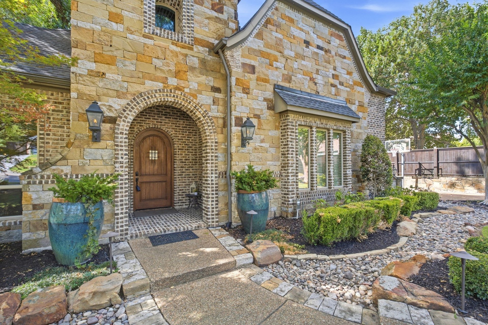 1700 Surrey Lane