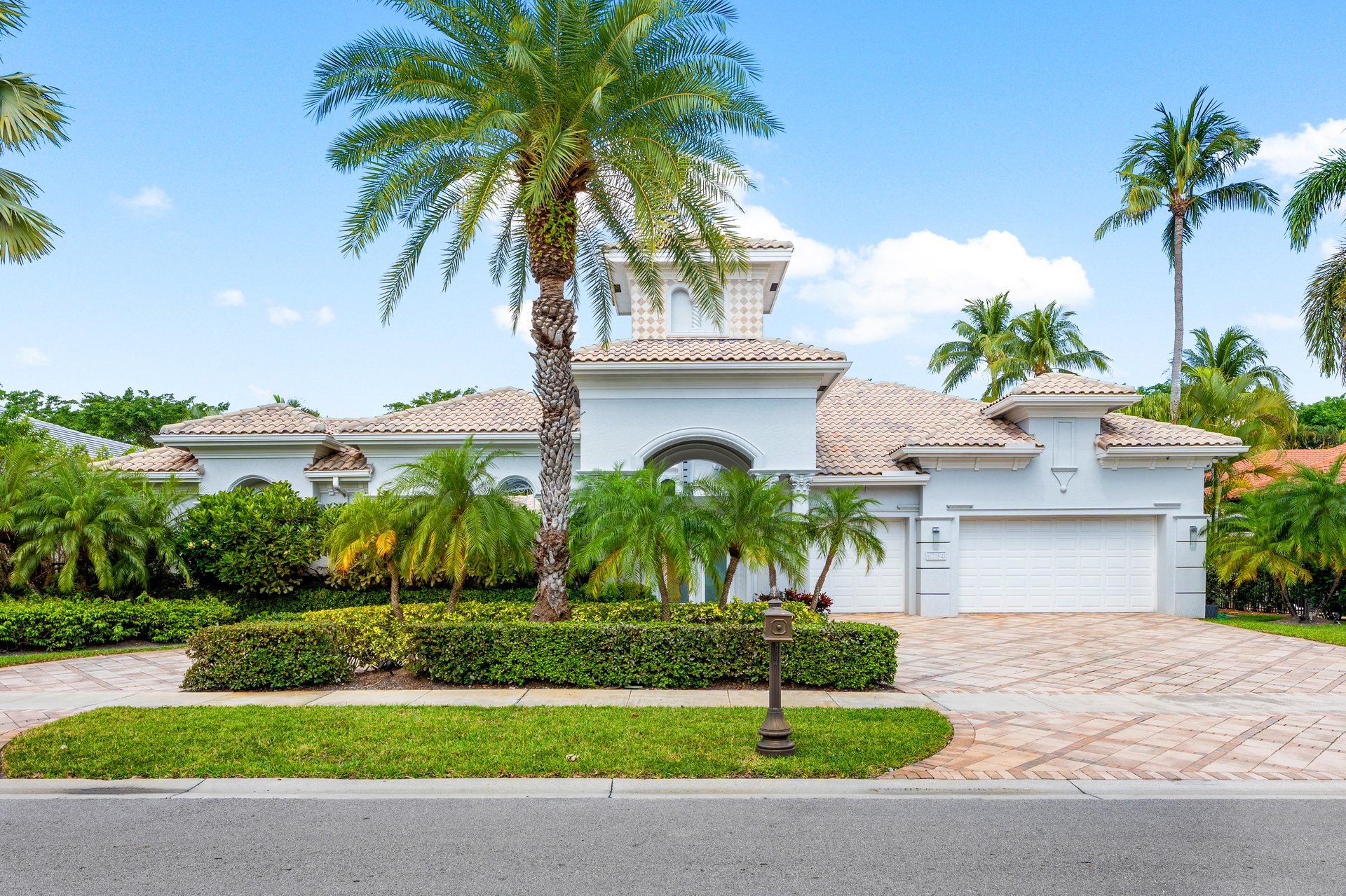 5784 Vintage Oaks Circle
