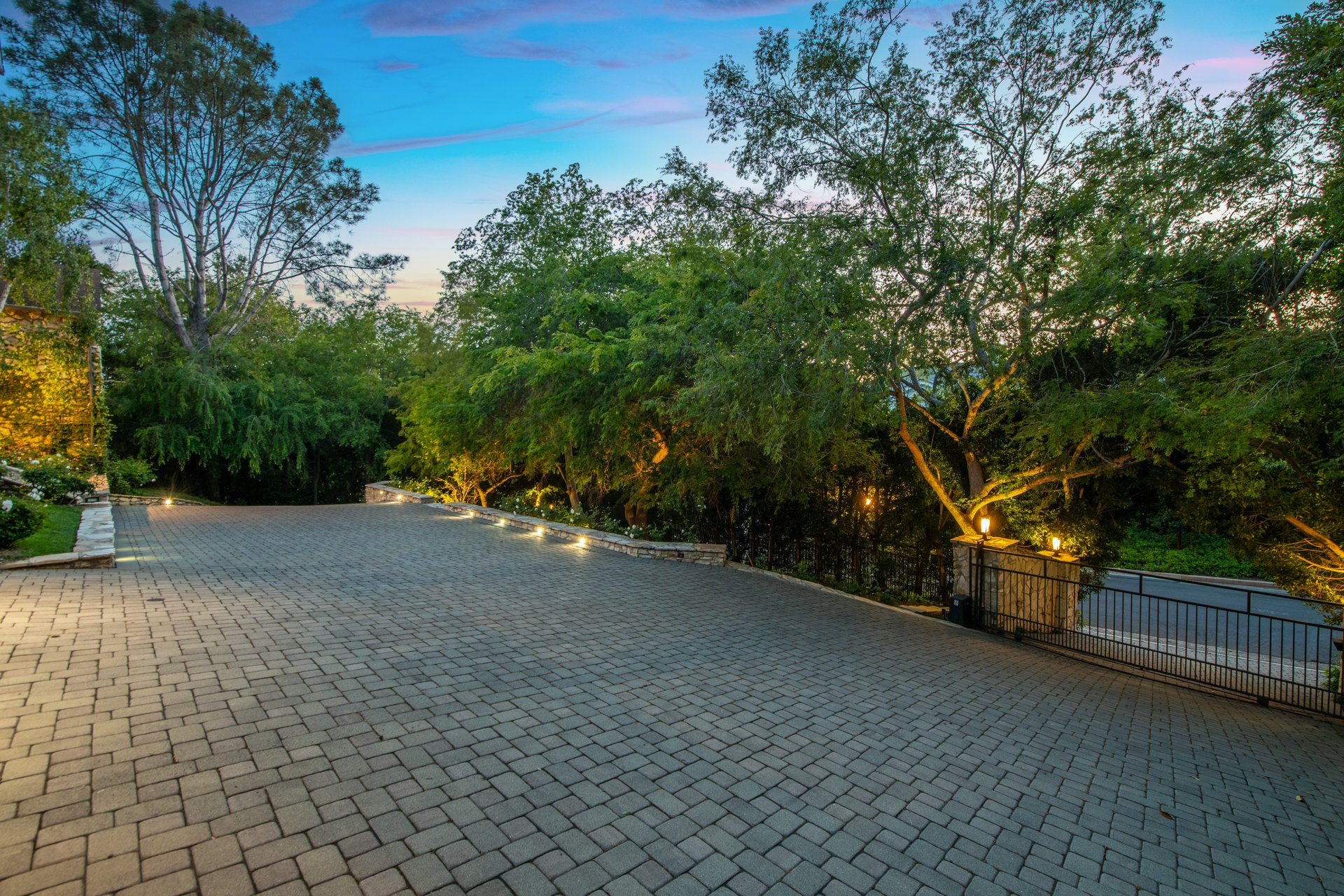 422 Parkwood Dr