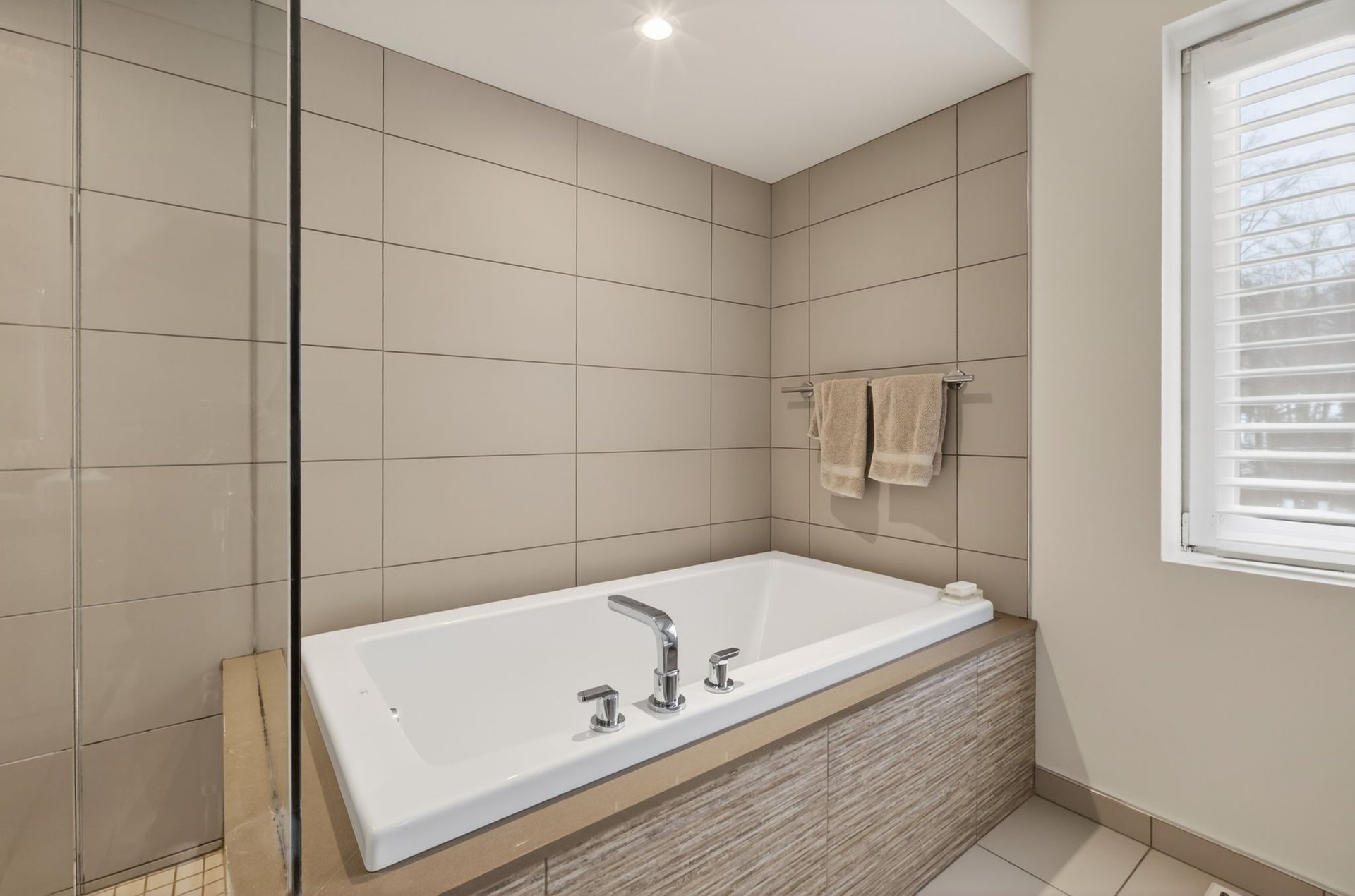 SOLD: Luxurious Country Living In The City